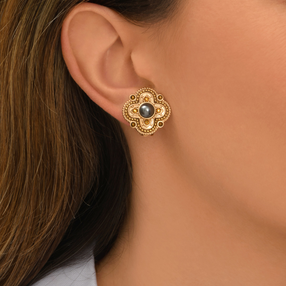 Positano clip earrings with mother-of-pearl cabochon and crystals SATELLITE PARIS White