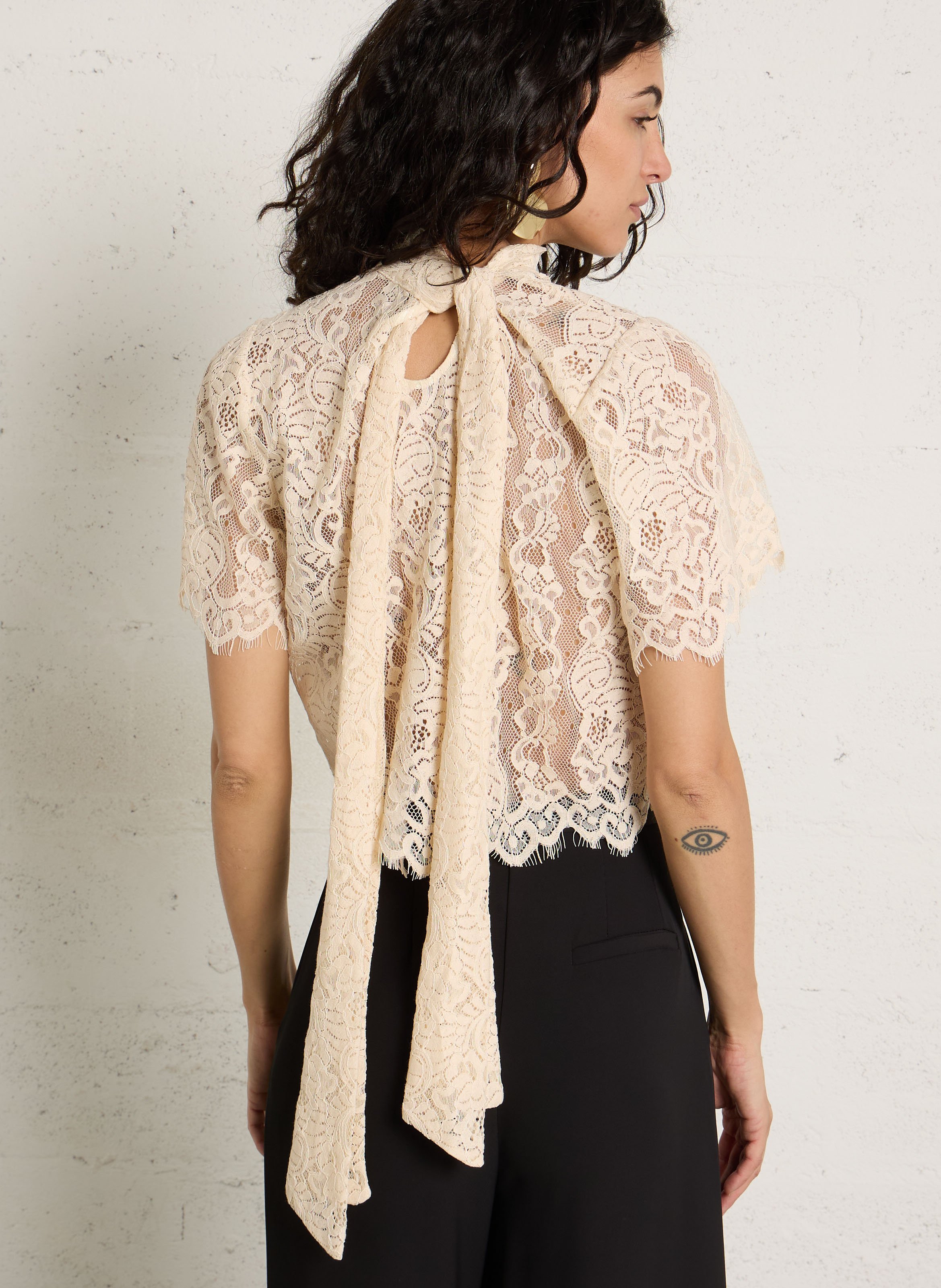 Top droit col montant en dentelle IMPERIAL Beige