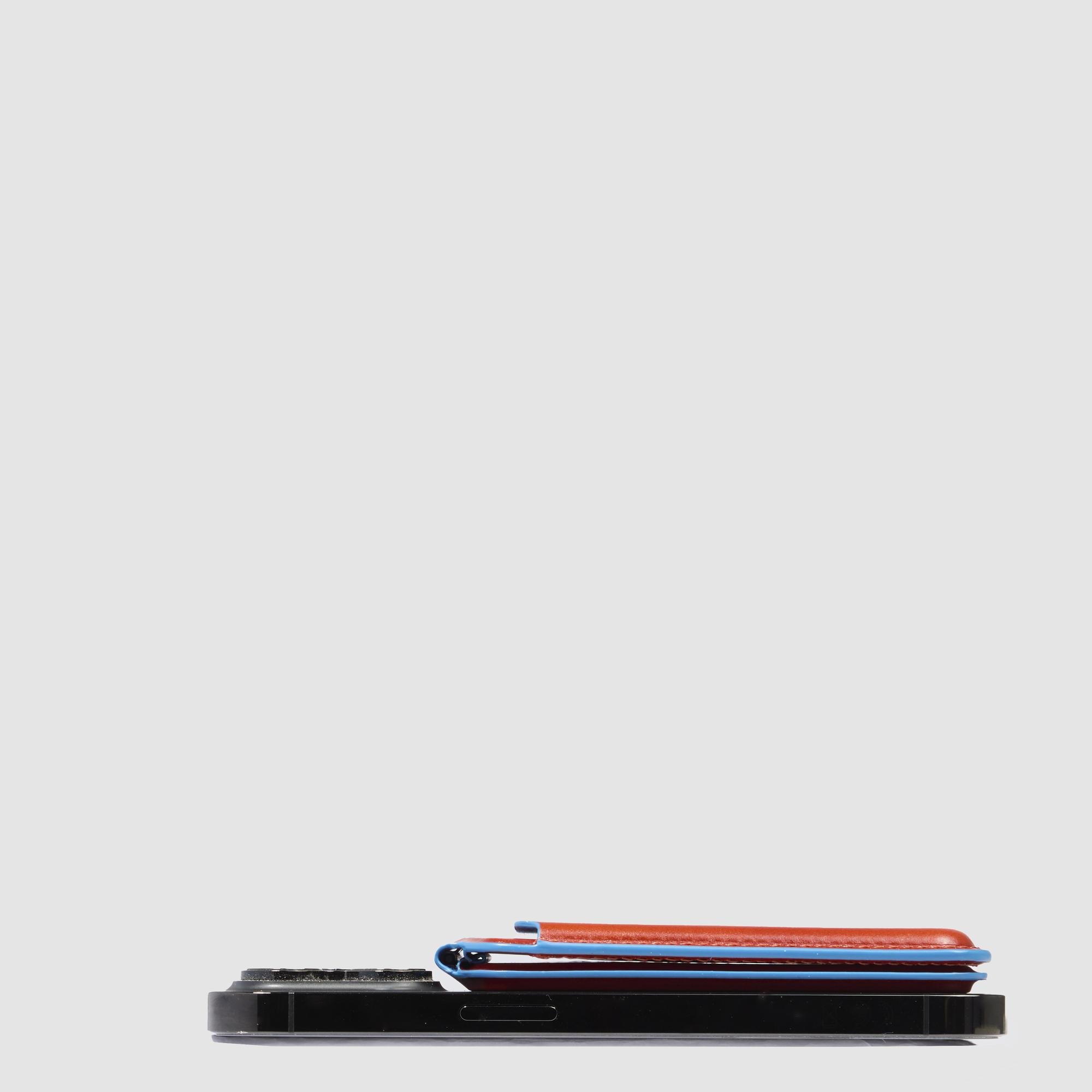 Magsafe leather wallet with rechargeable tracker PIQUADRO Brown