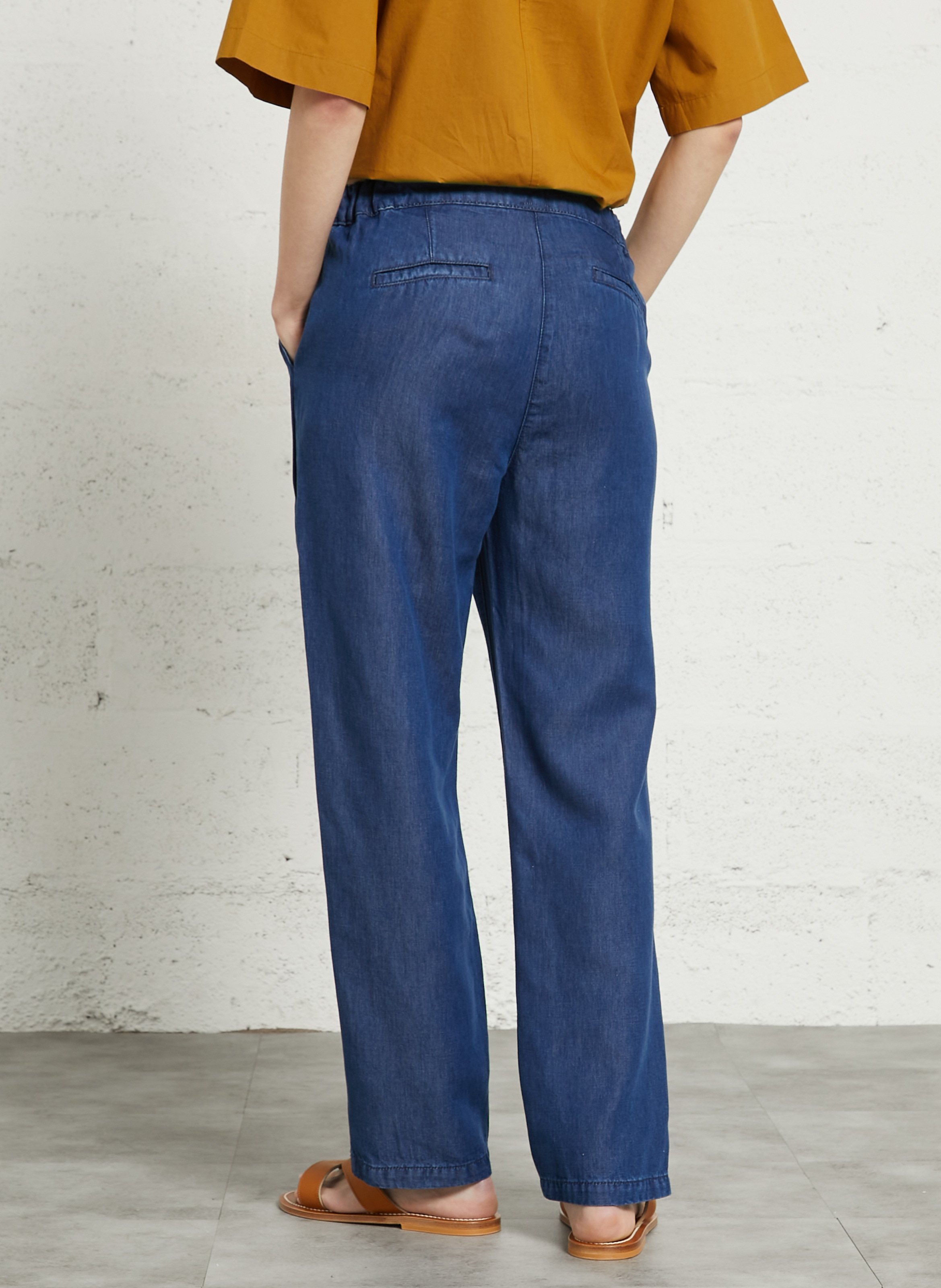 - Straight Cut Jeans
- 5 Taschen
- Gerader Schnitt
- Stone-Washed-Optik ARMOR LUX Blau