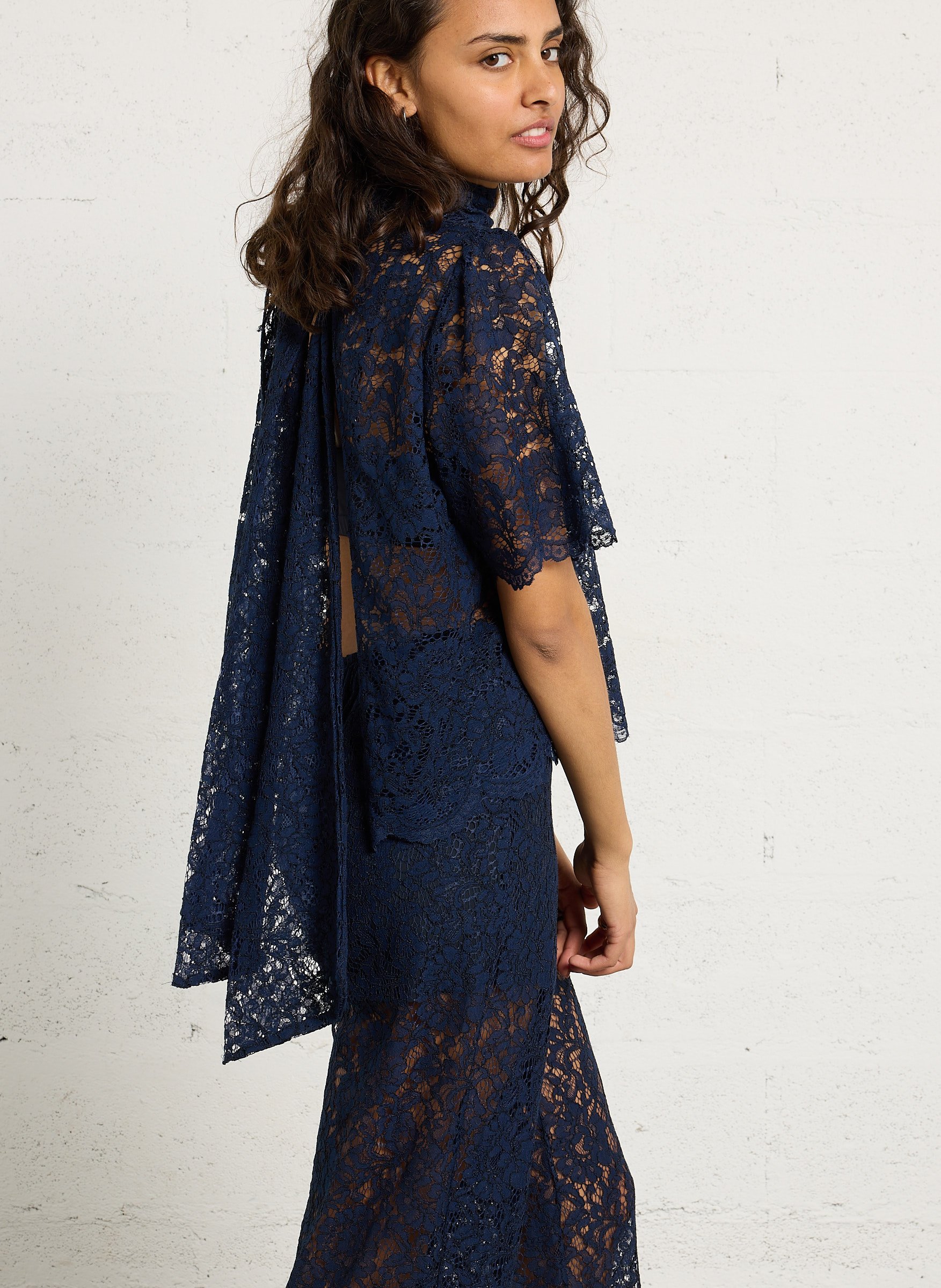 Top droit col montant en dentelle Bleu