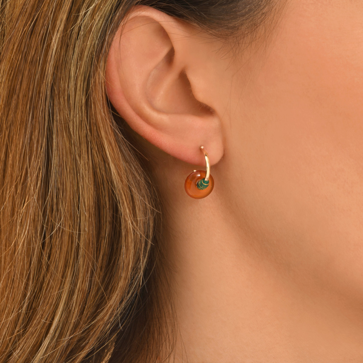Mini boucles d'oreilles créoles babylone cornaline et fils de soie SATELLITE PARIS Orange