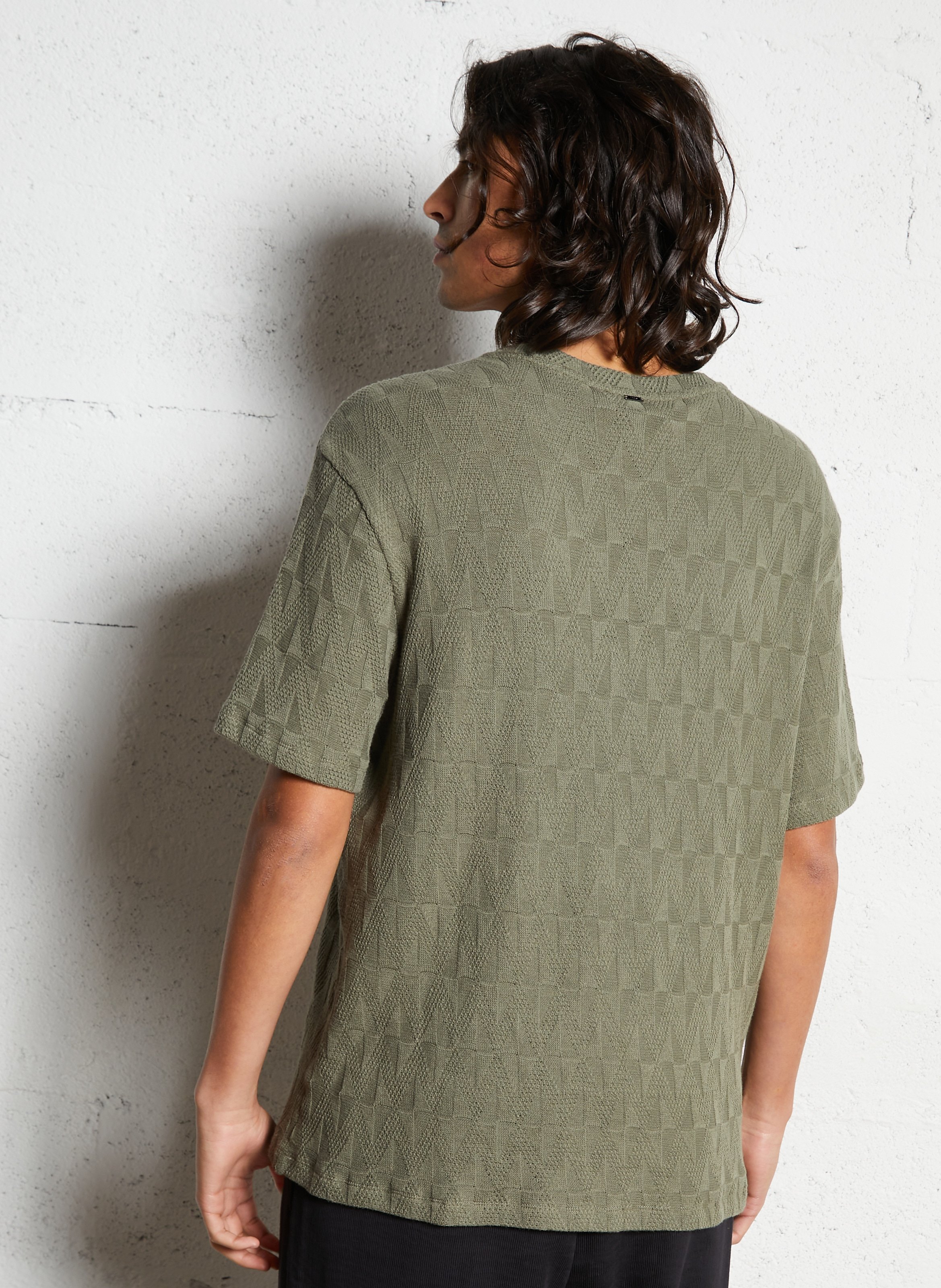 Gerader Rundhalsausschnitt T-Shirt aus Fantasiestricken. IKKS Khaki