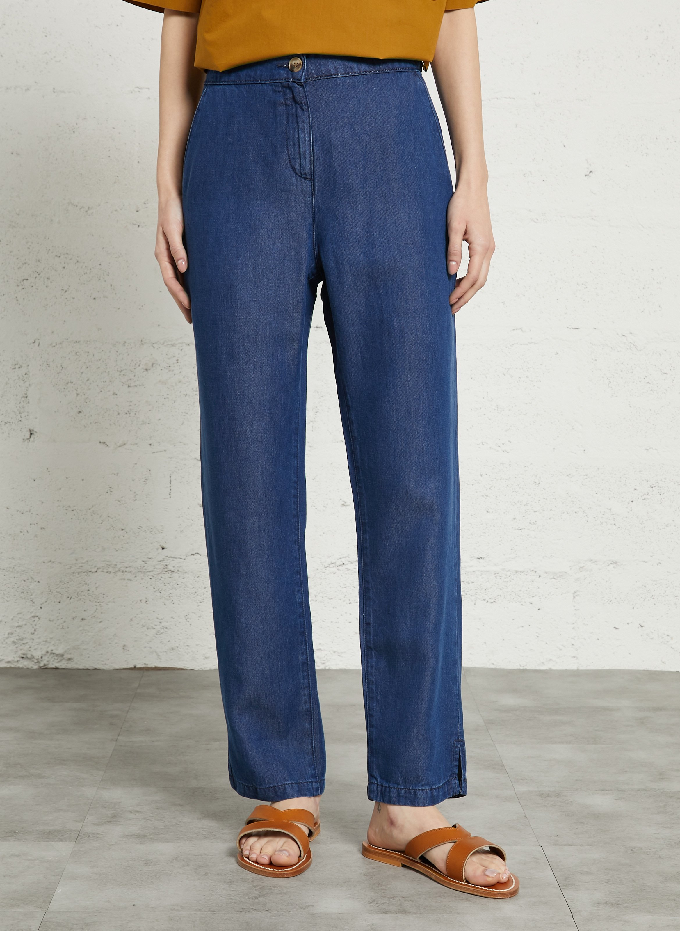 - Straight Cut Jeans
- 5 Taschen
- Gerader Schnitt
- Stone-Washed-Optik ARMOR LUX Blau