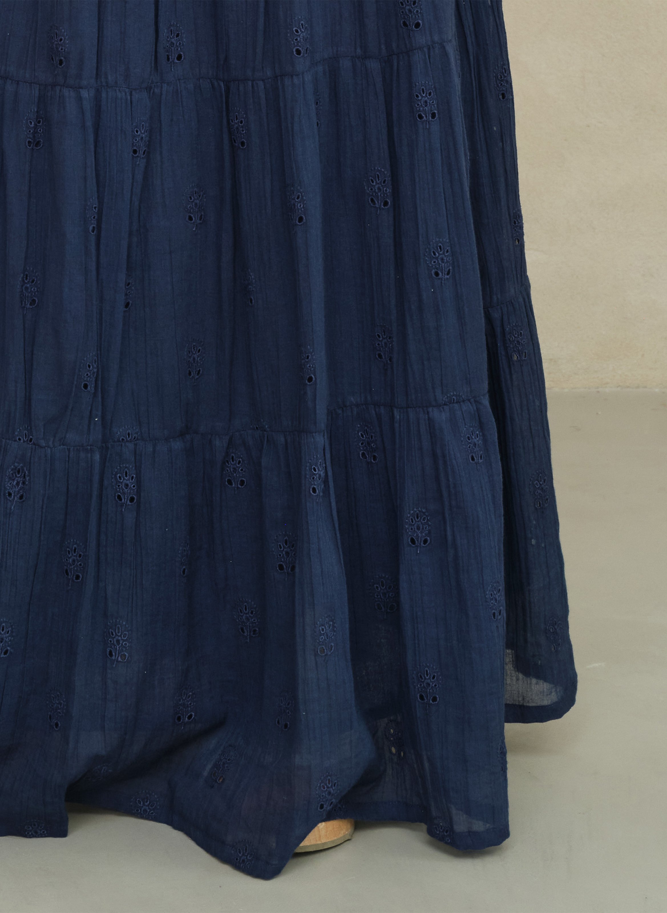 Weit geschnittener langer Rock mit Broderie Anglaise M.A.B.E Blau