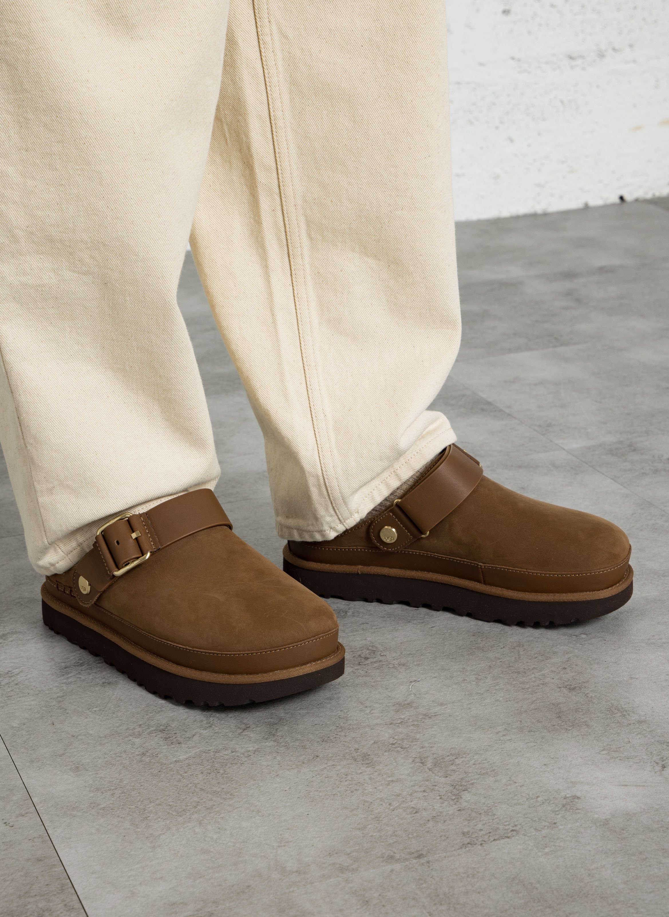 Flache Ledersandalen UGG Braun