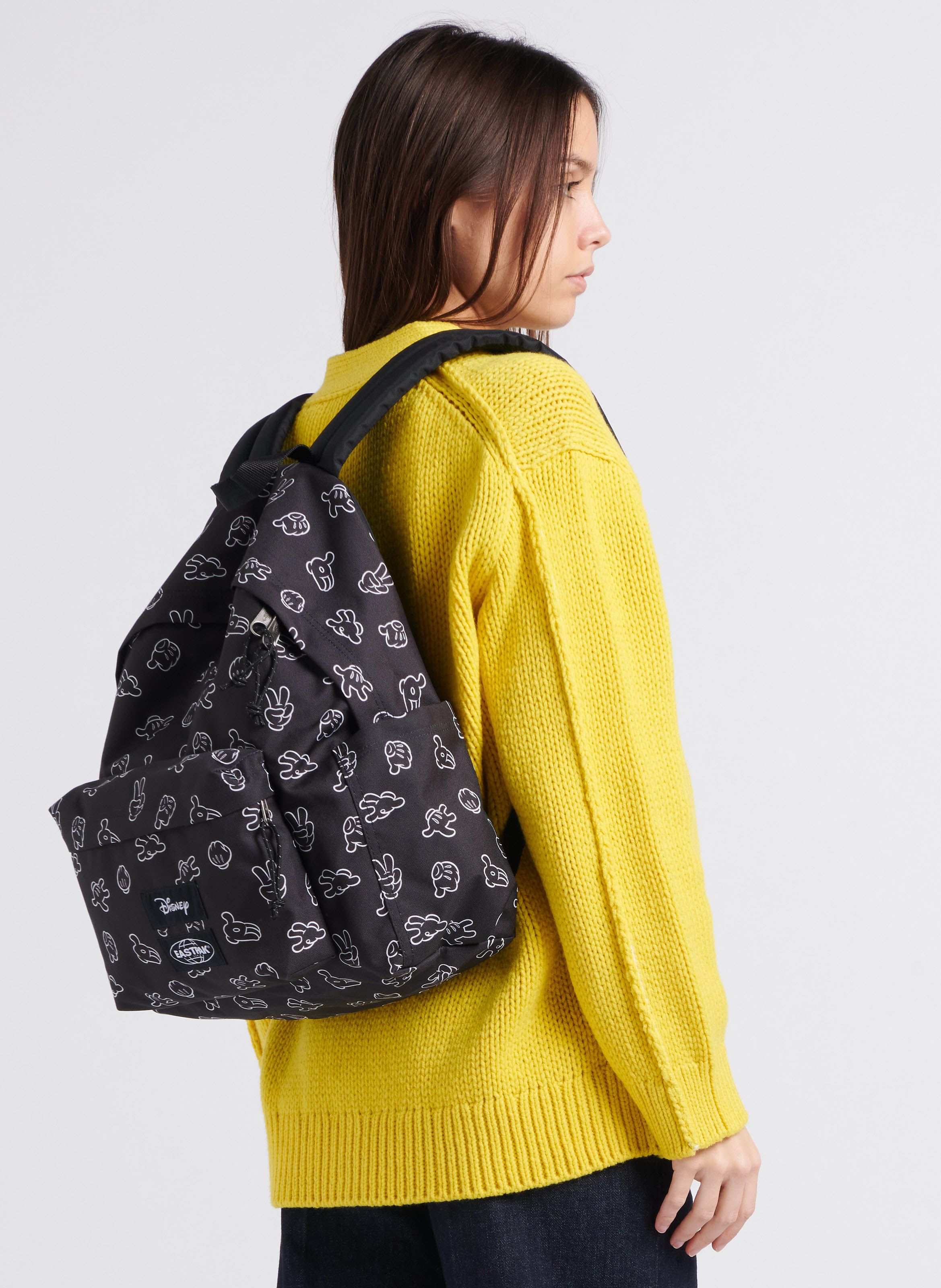 Eastpak noir et top jaune