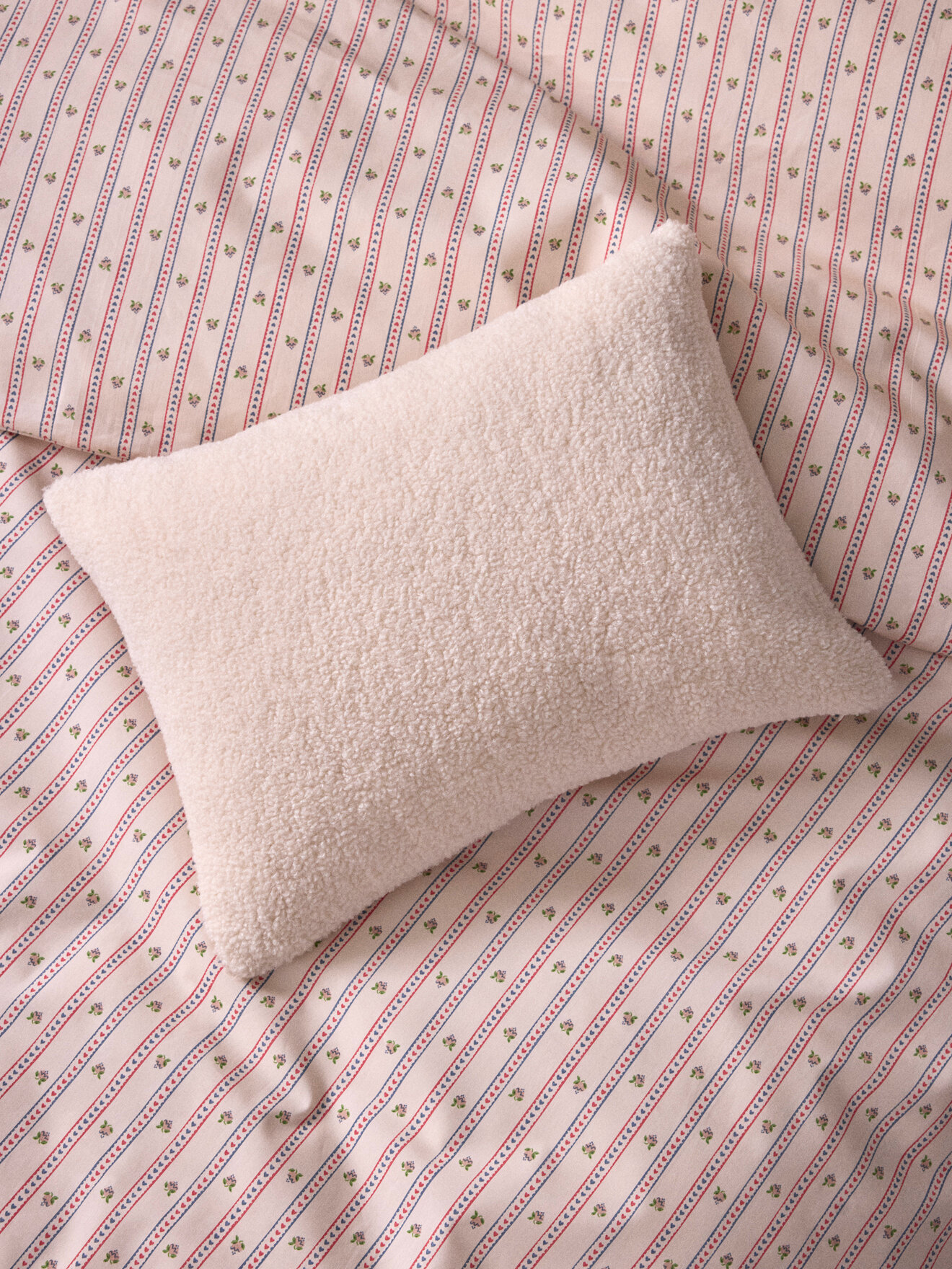 Housse de coussin sherpa et imprimé avril CYRILLUS Beige
