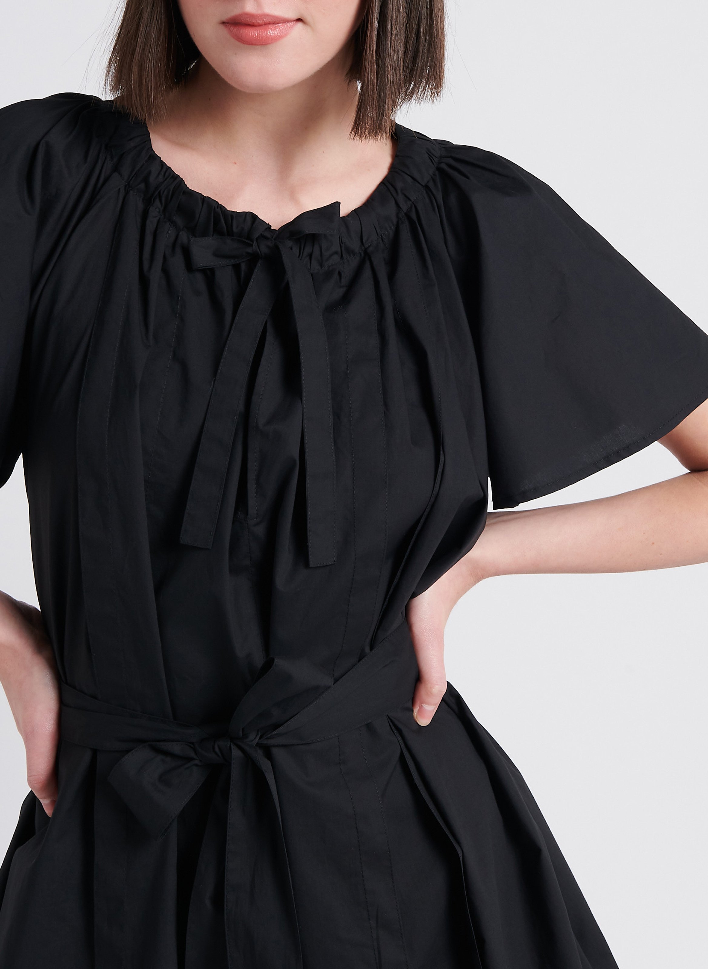 Robe courte ample col V en coton ATTIC AND BARN Noir