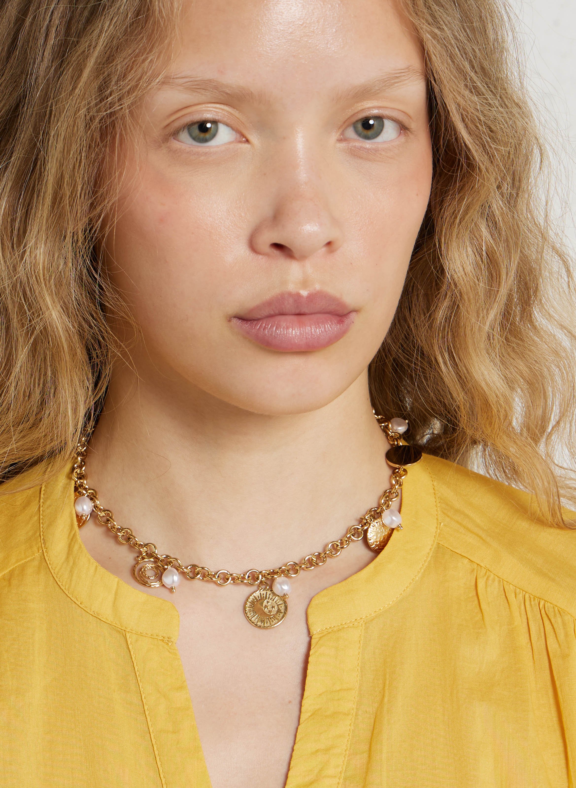 Armband mit Anhängern AU PRINTEMPS PARIS Golden