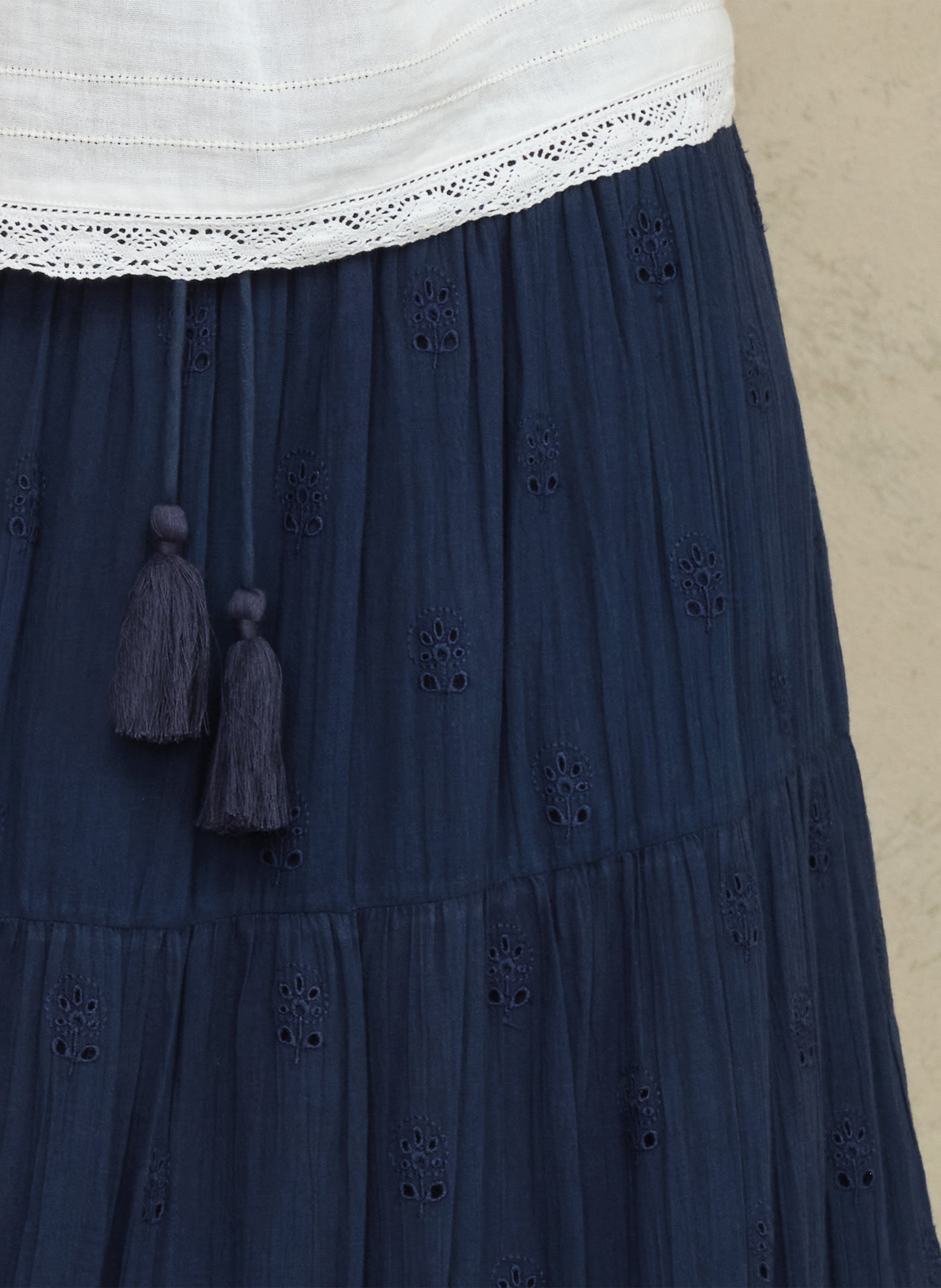 Weit geschnittener langer Rock mit Broderie Anglaise M.A.B.E Blau