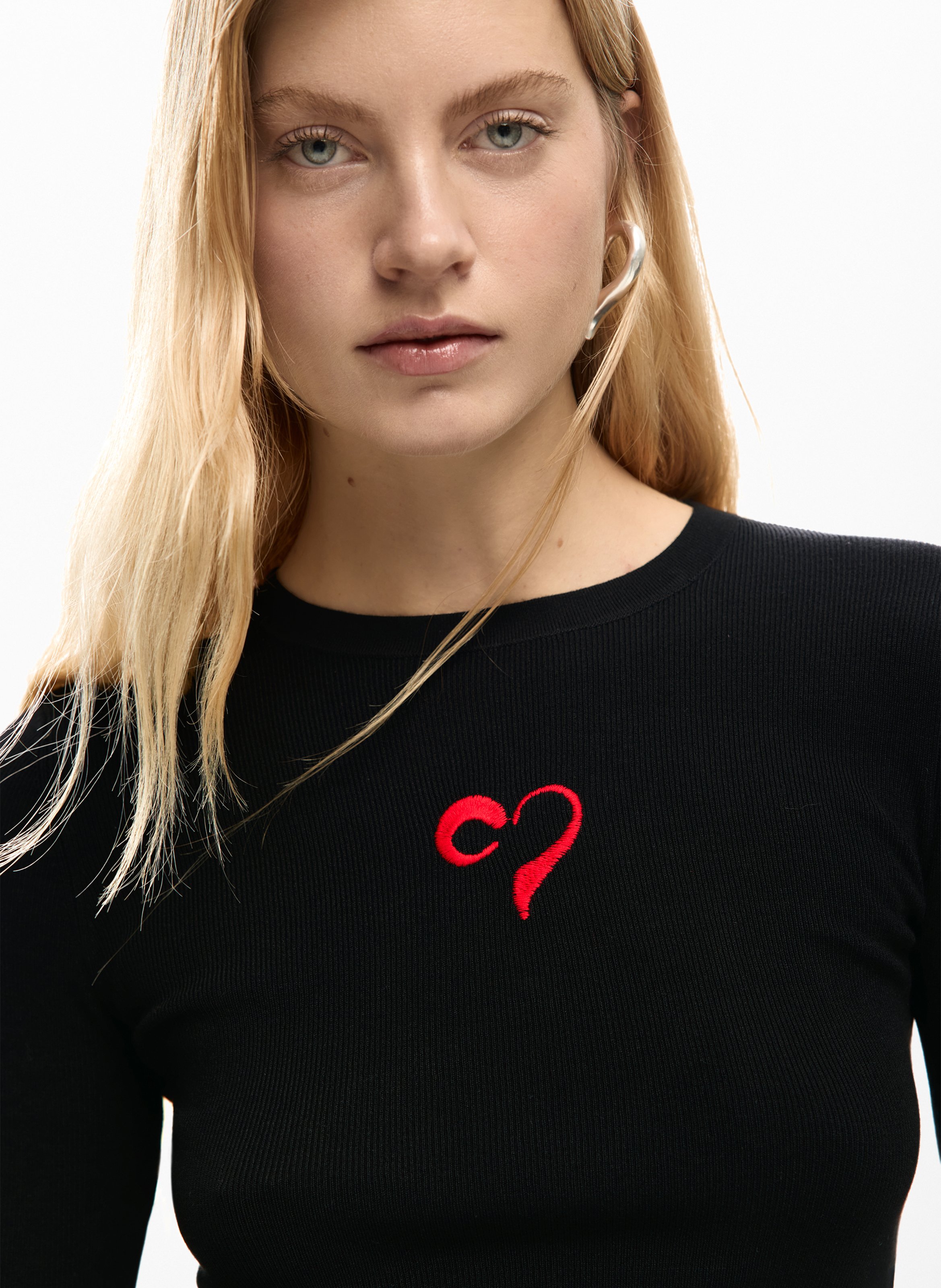 Pull à broderie cœur en maille fine DESIGUAL Noir