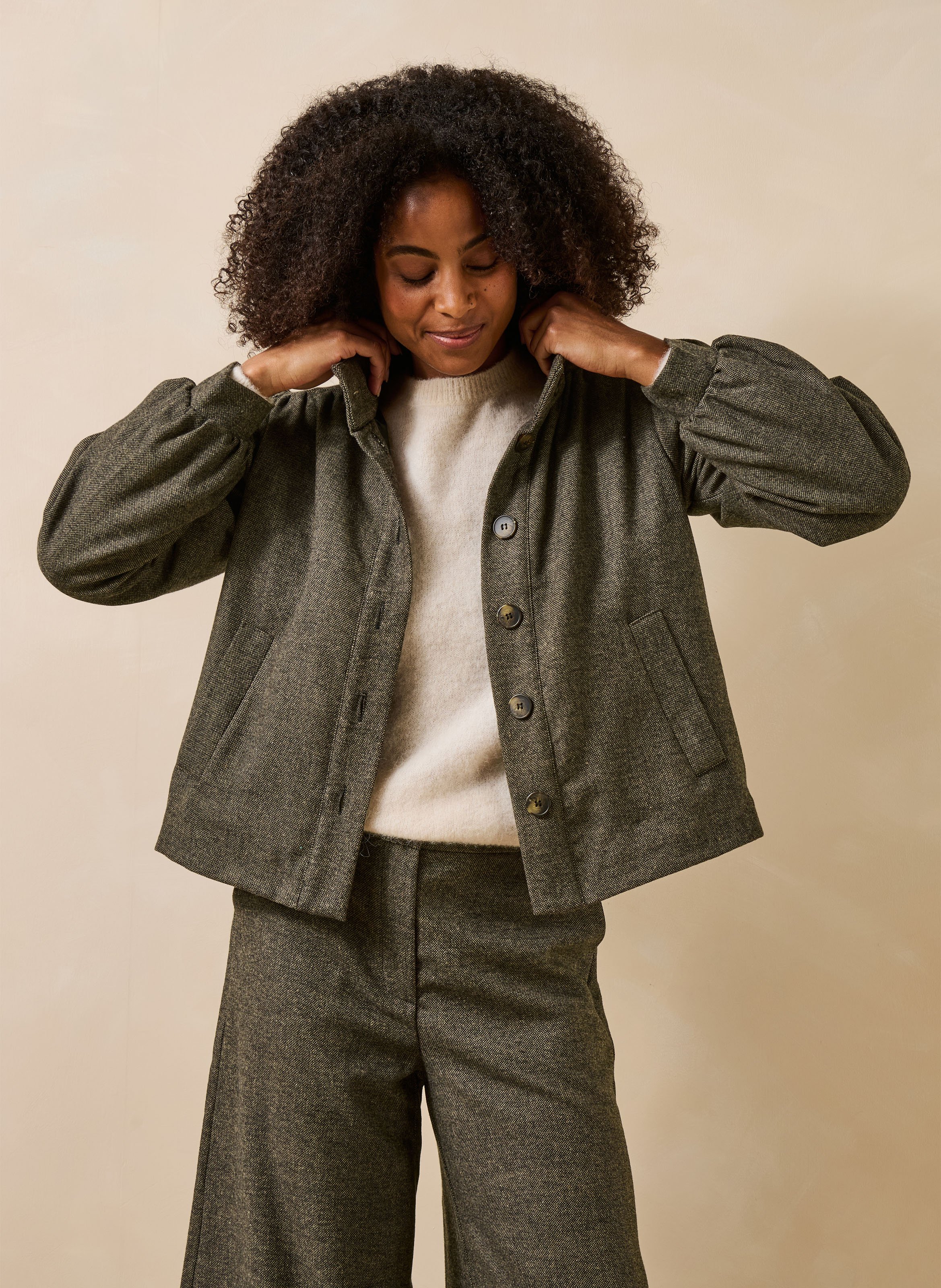Gerade geschnittene Tweedjacke mit geknöpftem Stehkragen LA FEE MARABOUTEE Braun