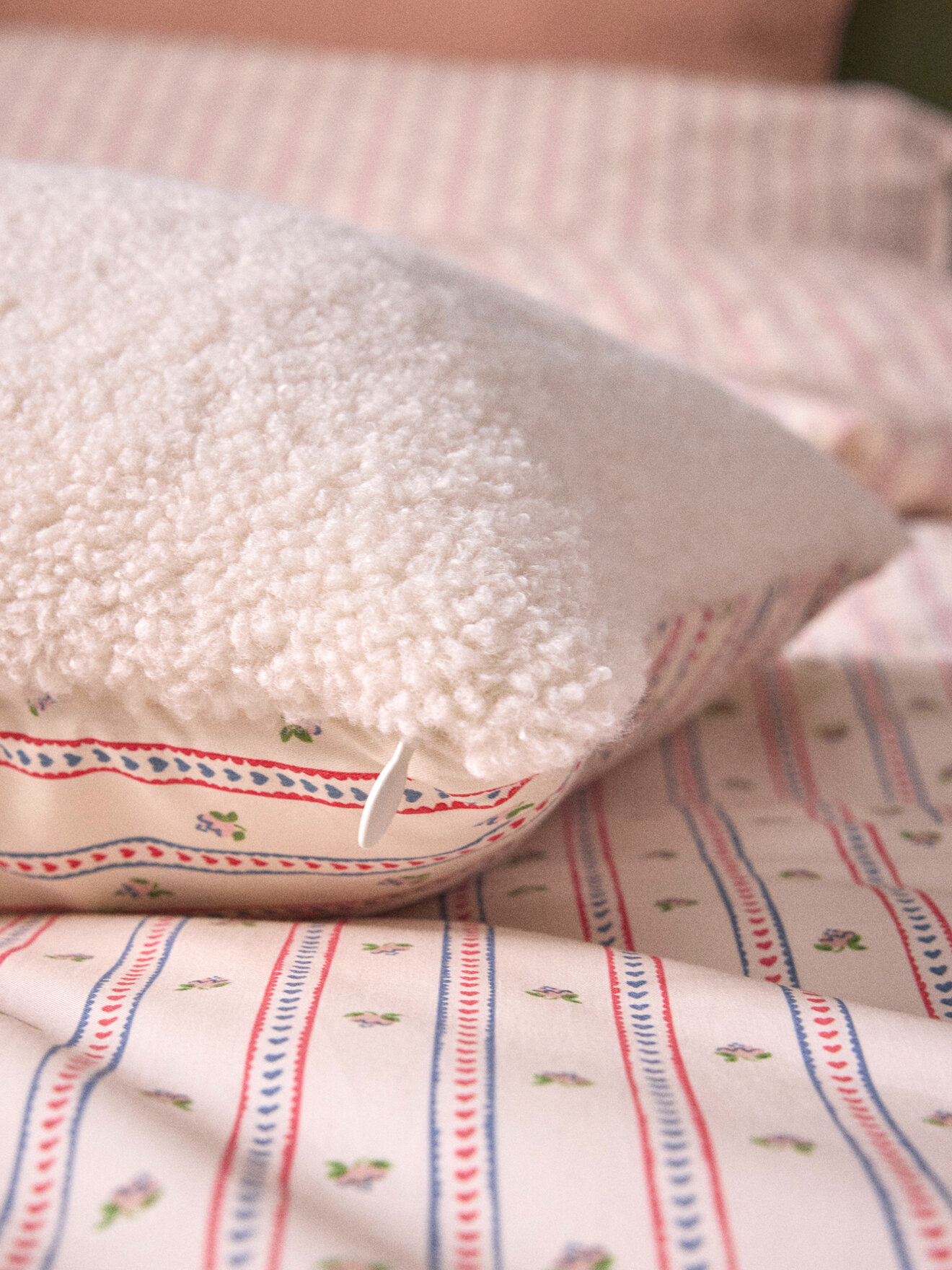 Housse de coussin sherpa et imprimé avril CYRILLUS Beige