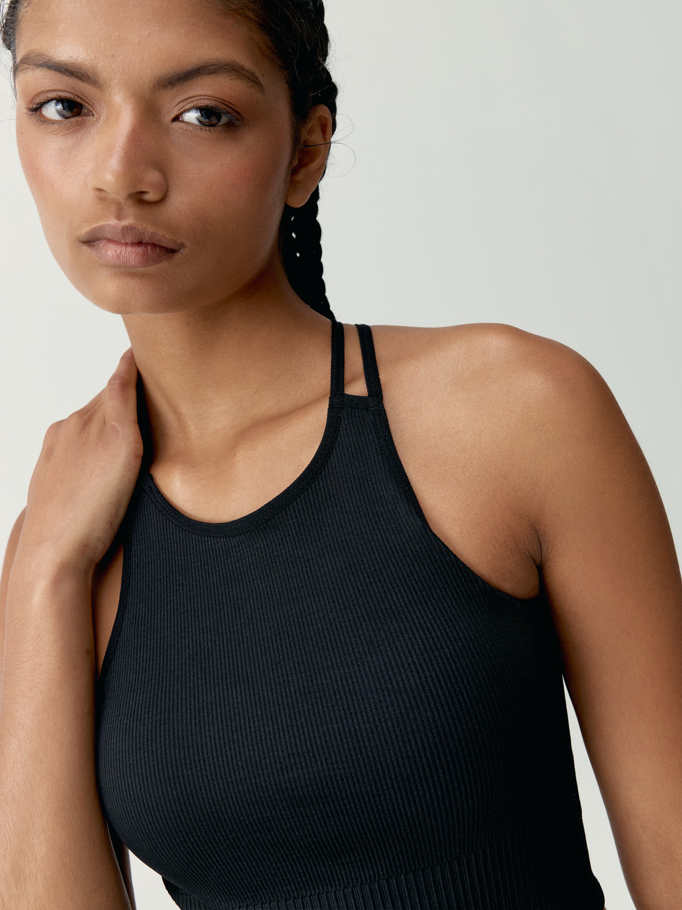 Seamless medium support sports bra BORN LIVING YOGA Black