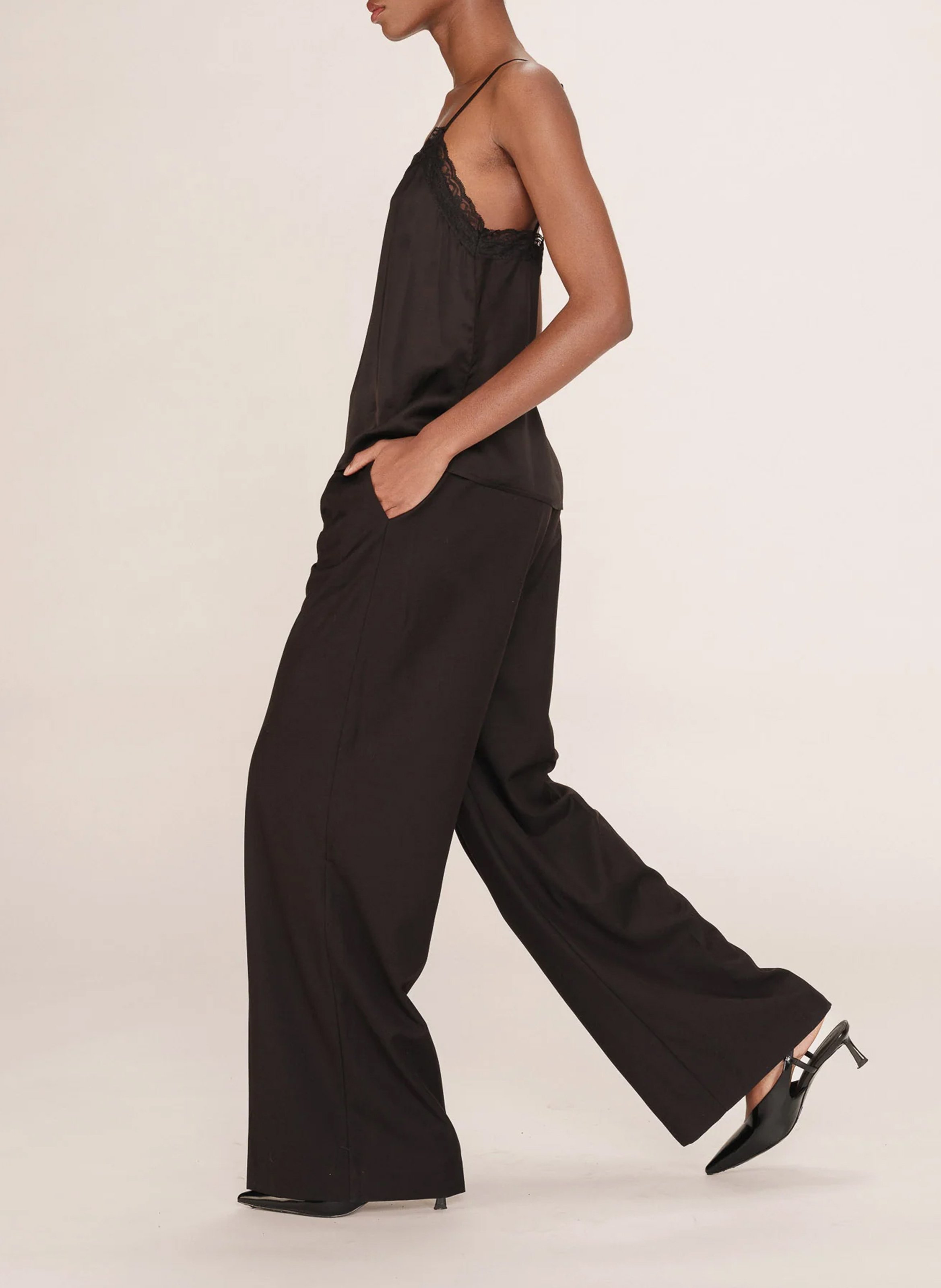 Caraco droit col V satiné GRACE ET MILA Noir