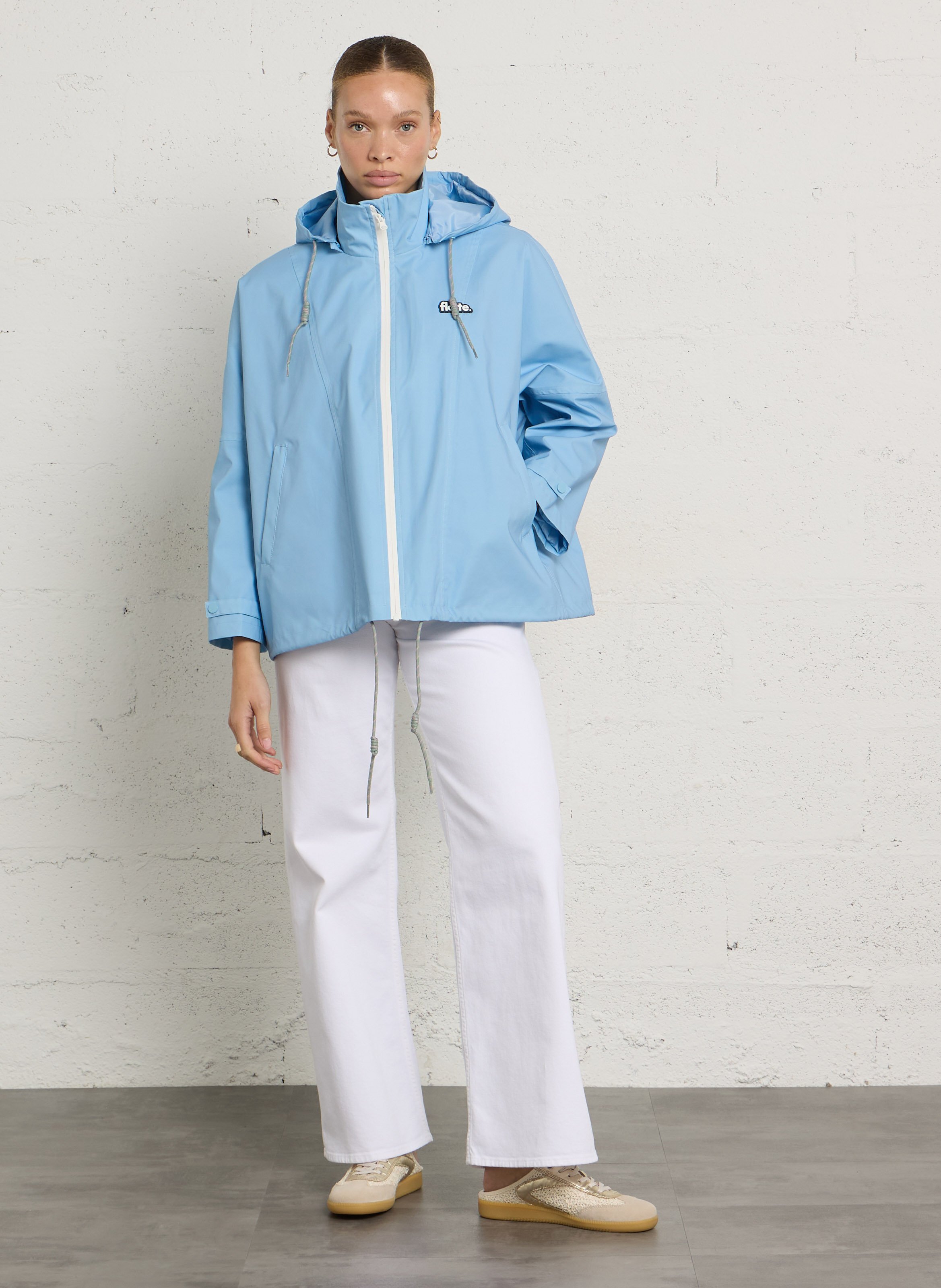 Getailleerde regenjas met opstaande kraag, rits en knopen FLOTTE Blauw