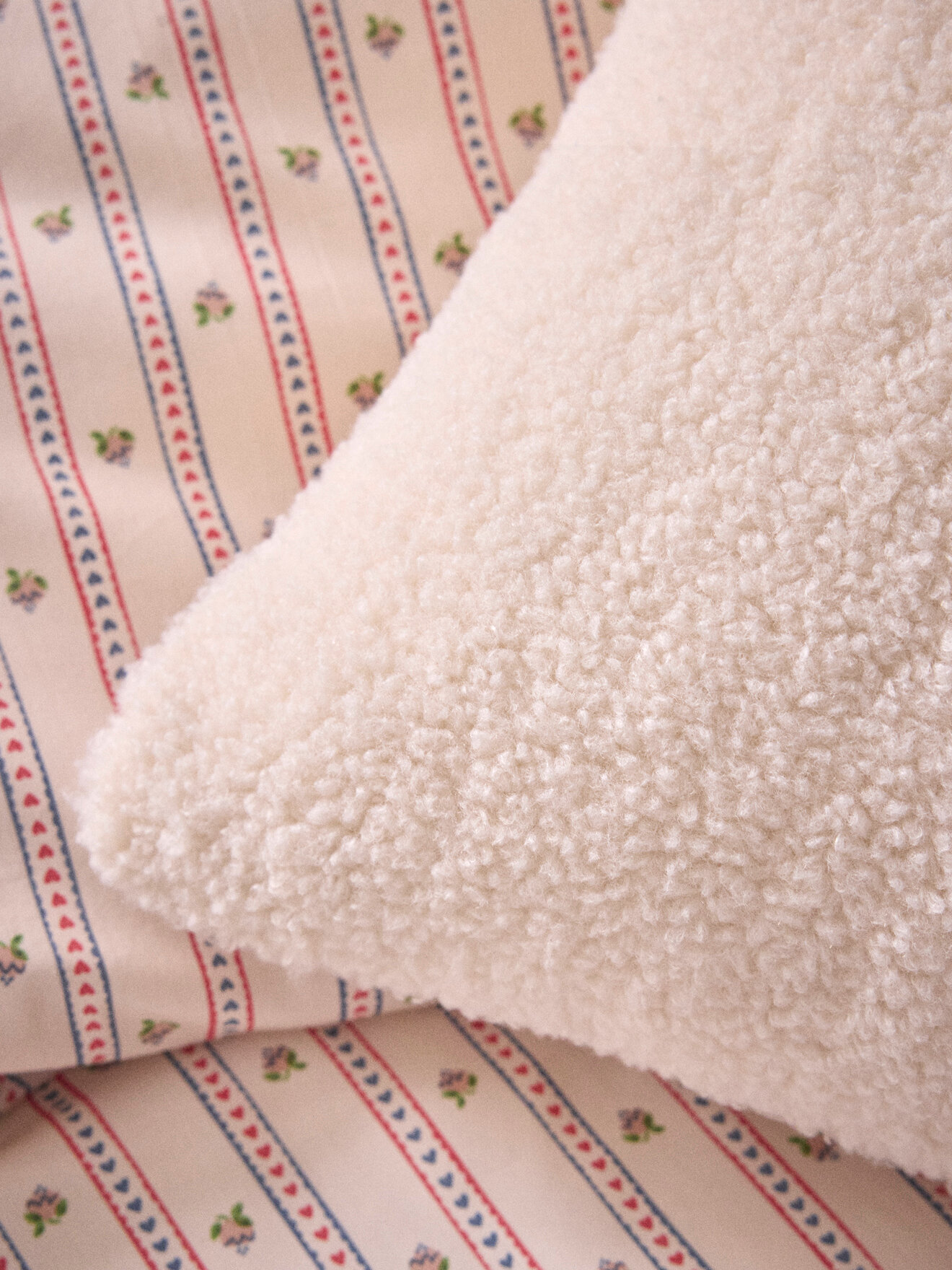 Housse de coussin sherpa et imprimé avril CYRILLUS Beige