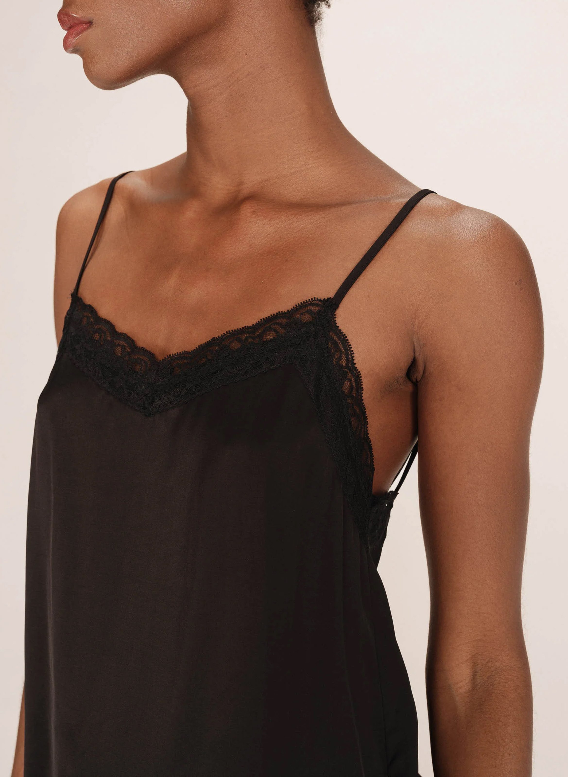 Caraco droit col V satiné GRACE ET MILA Noir