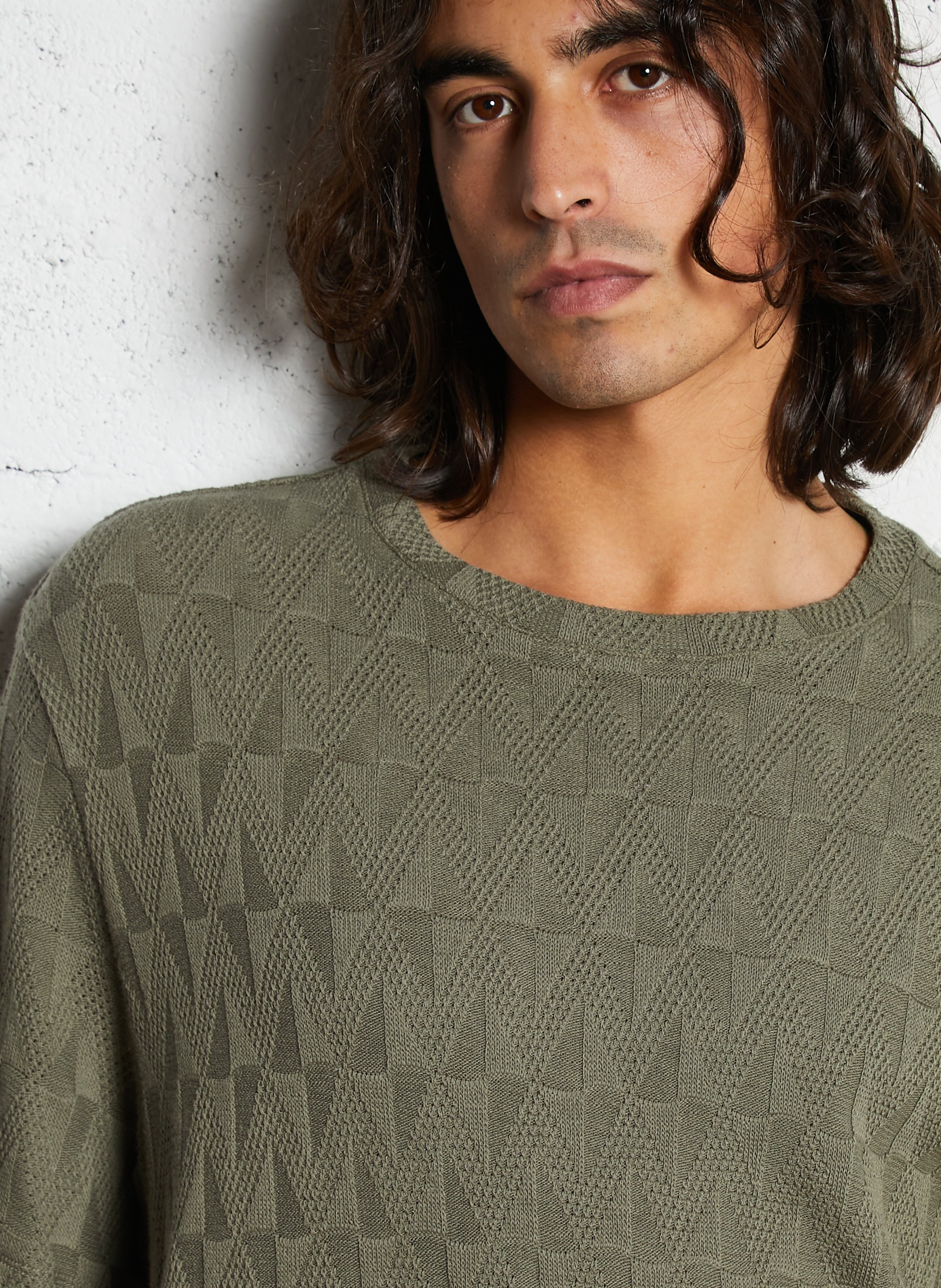 Gerader Rundhalsausschnitt T-Shirt aus Fantasiestricken. IKKS Khaki