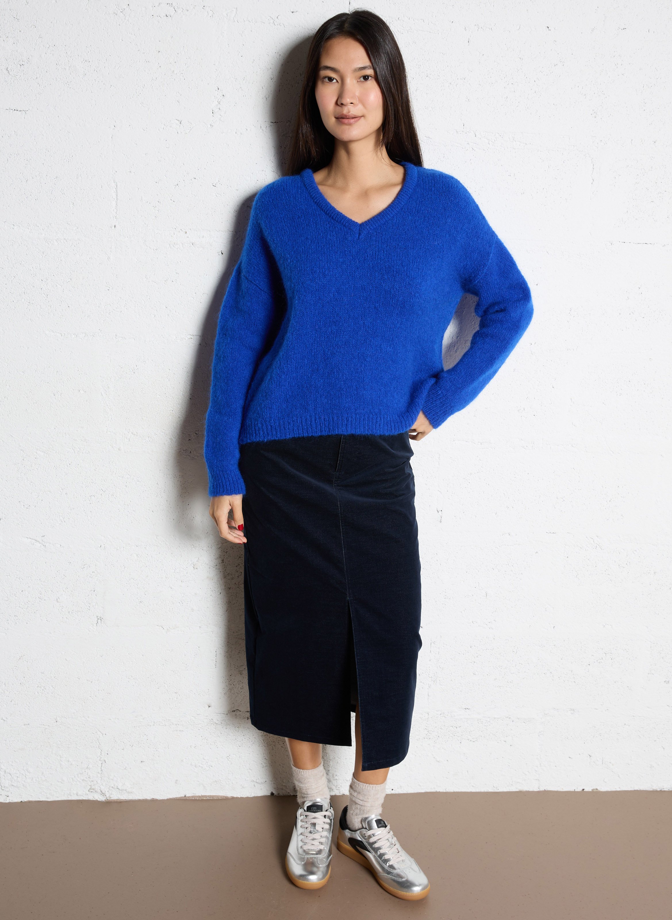 Loose-fit V-neck sweater I CODE Blue