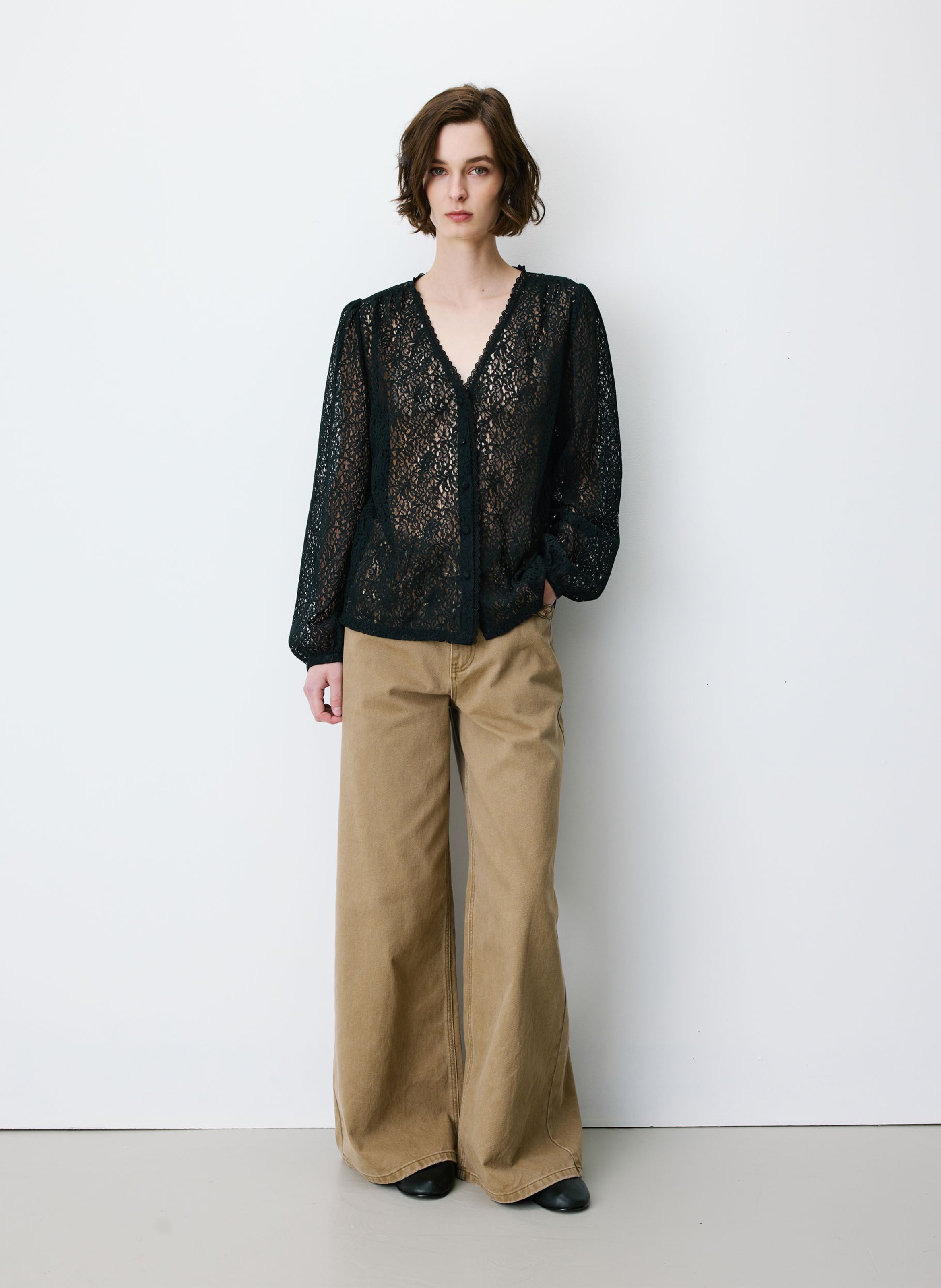 Blouse col V en dentelle GRACE ET MILA Noir