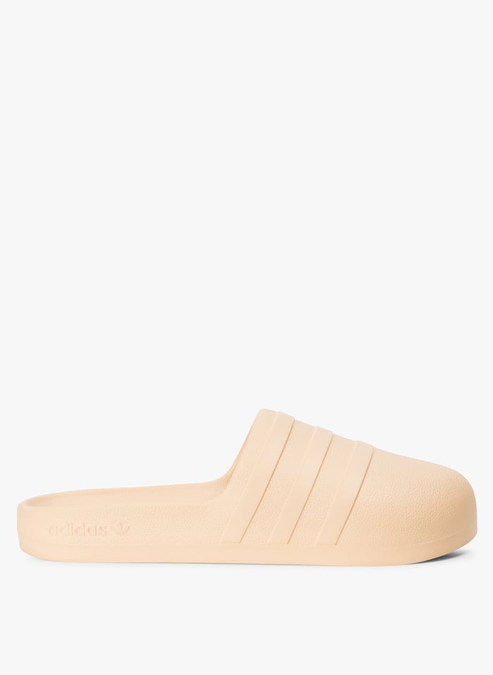 Flache Sandalen in Schwarz