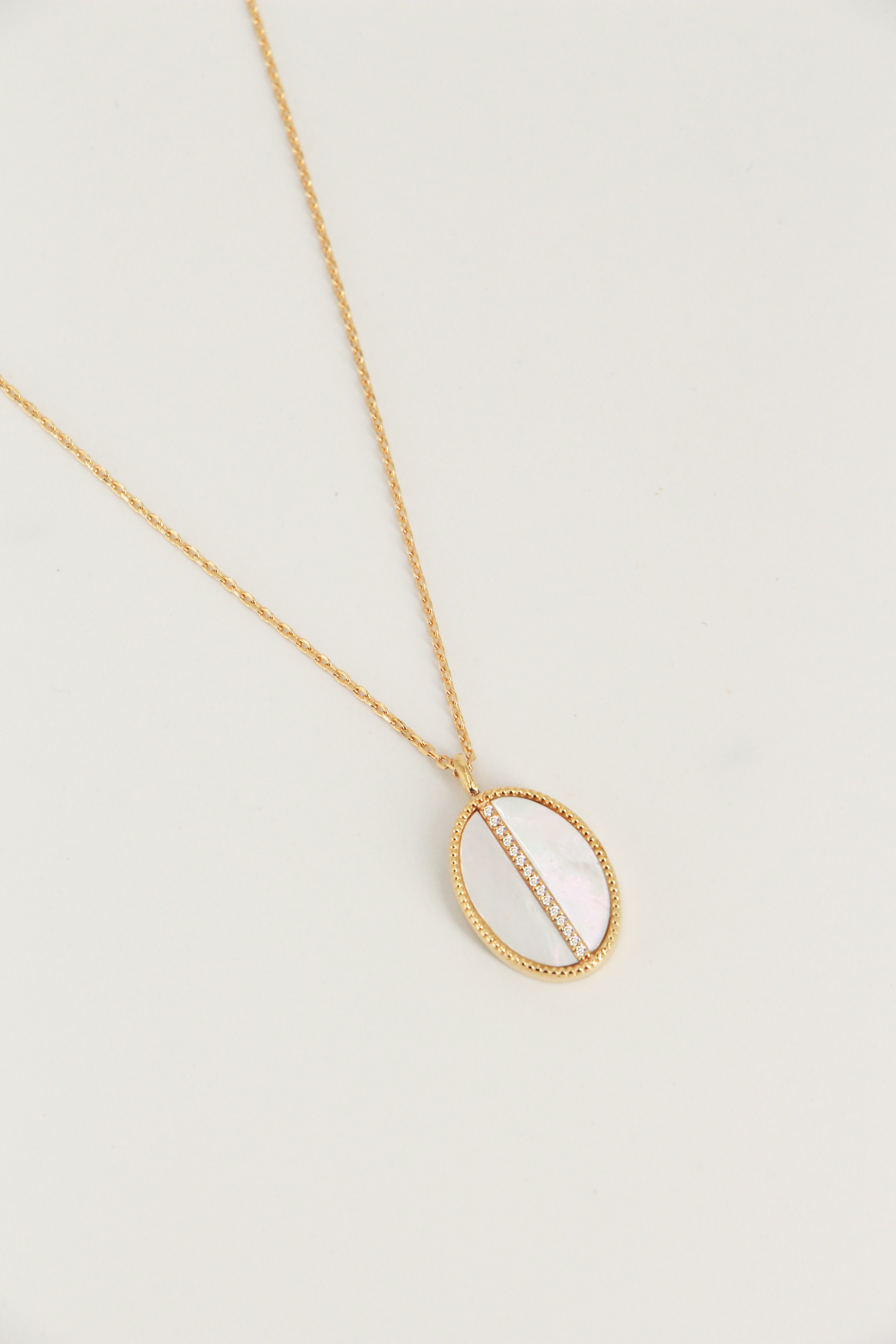 Necklace NILAI White