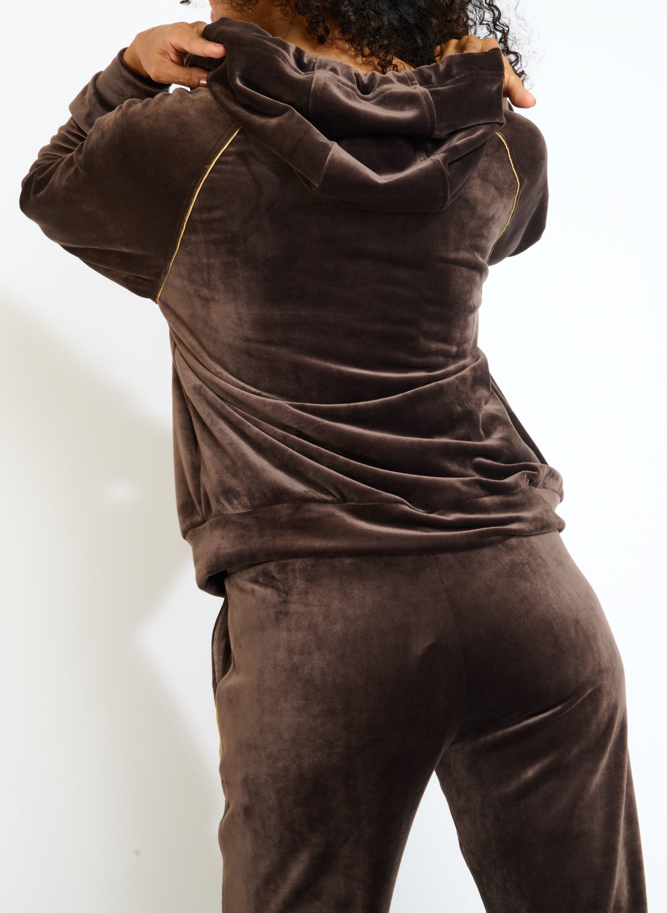 Samtjacke mit Rundhalsausschnitt BANANA MOON Braun