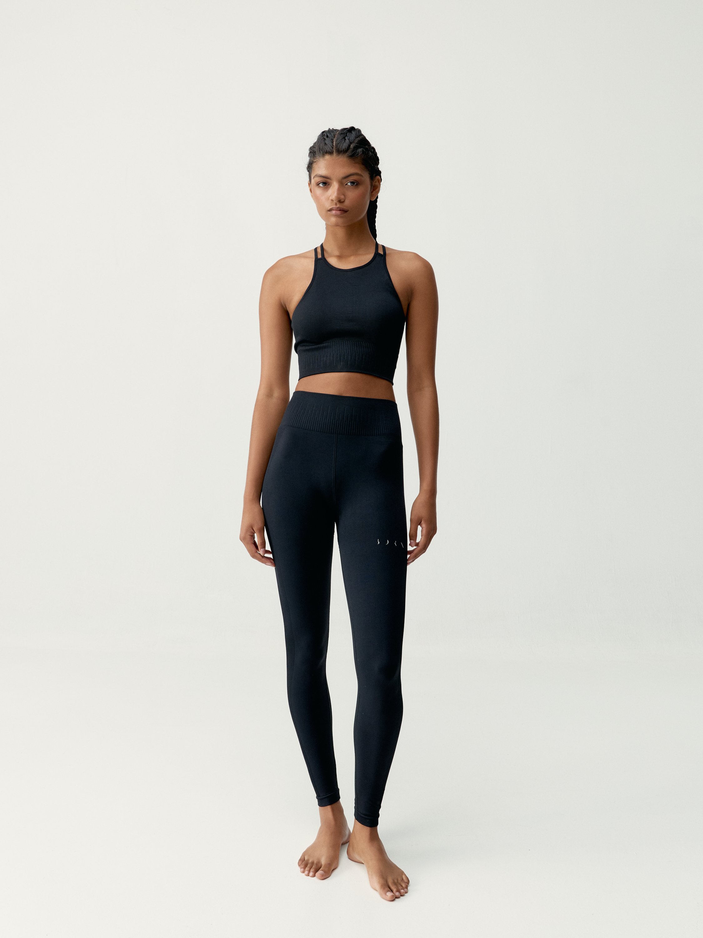 Seamless medium support sports bra BORN LIVING YOGA Black