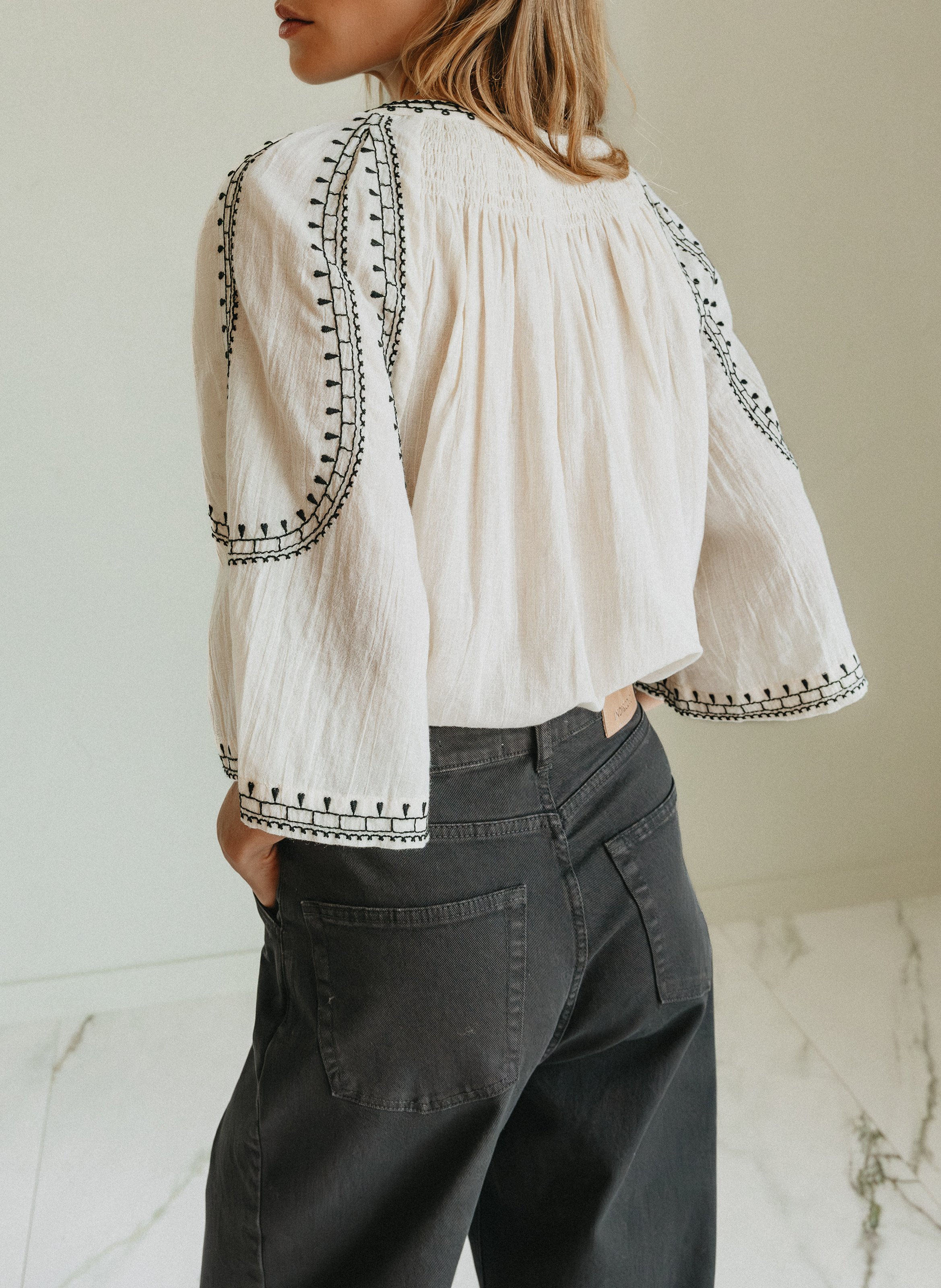 Bluse aus Bio-Baumwolle mit Rundhalskragen INDI & COLD Beige