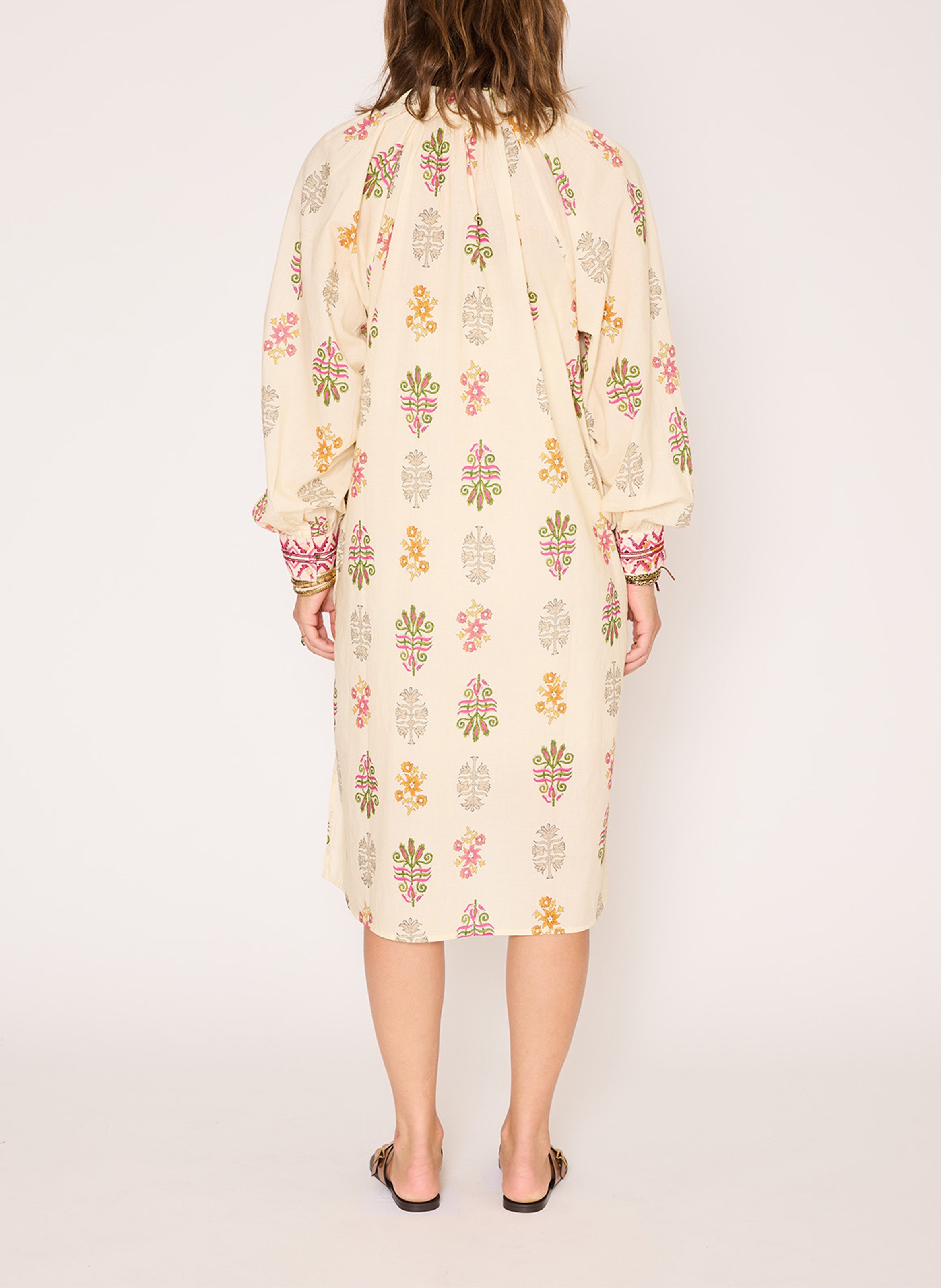 Midi-Kleid mit bedrucktem Tunika-Kragen MKT Beige