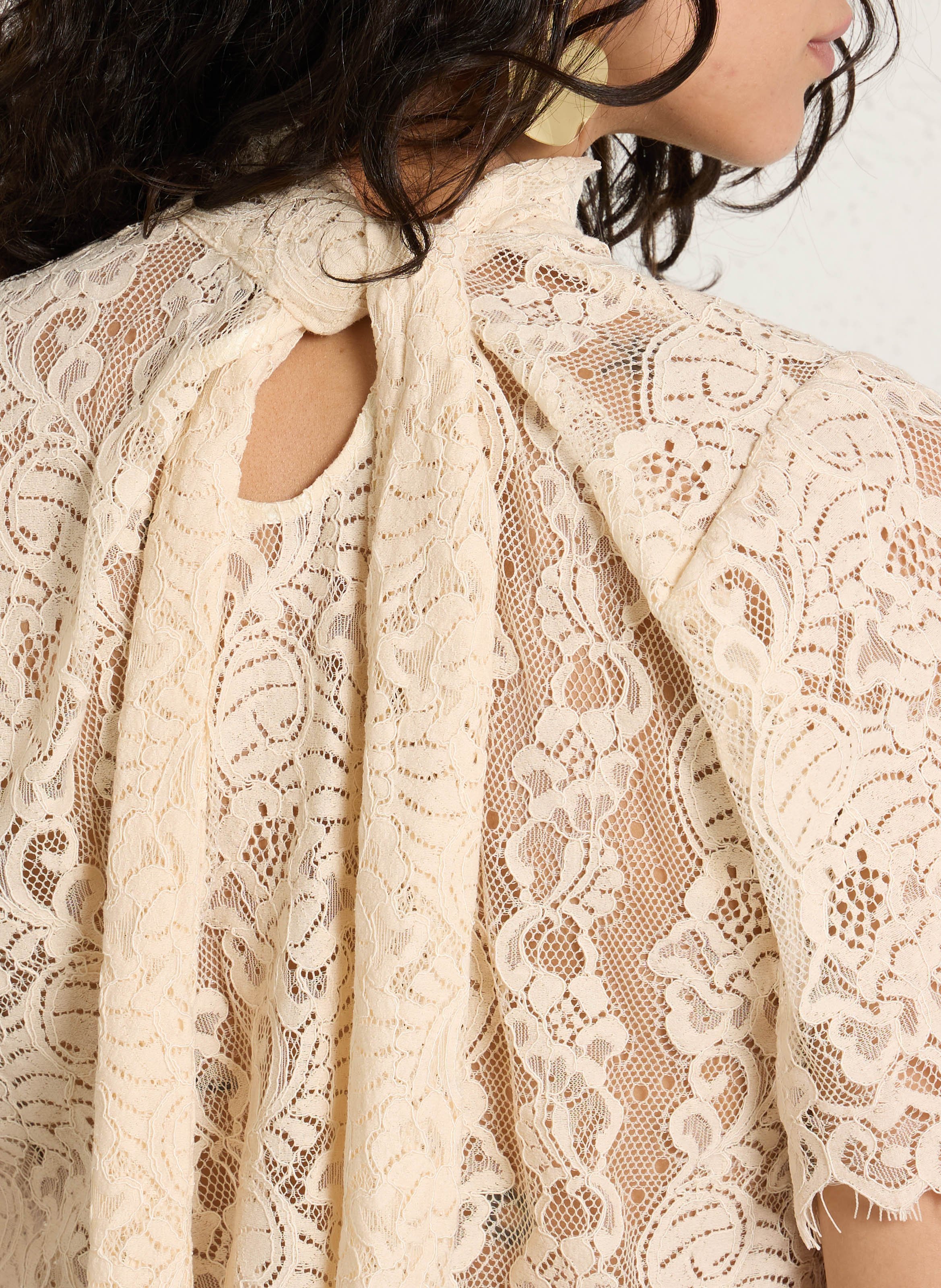 Top droit col montant en dentelle IMPERIAL Beige