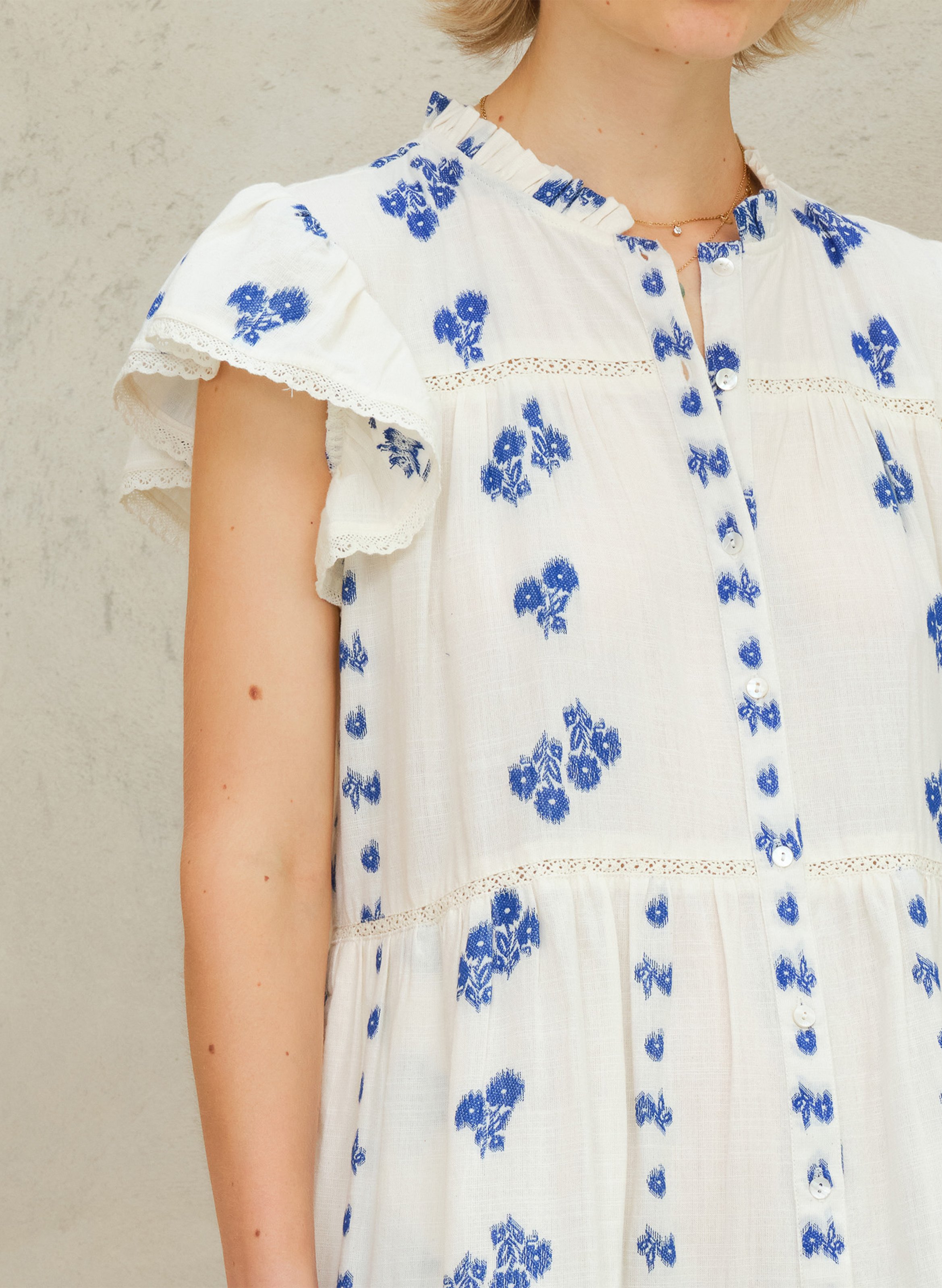 Kurzes Kleid mit Knöpfen und Muster M.A.B.E Blau