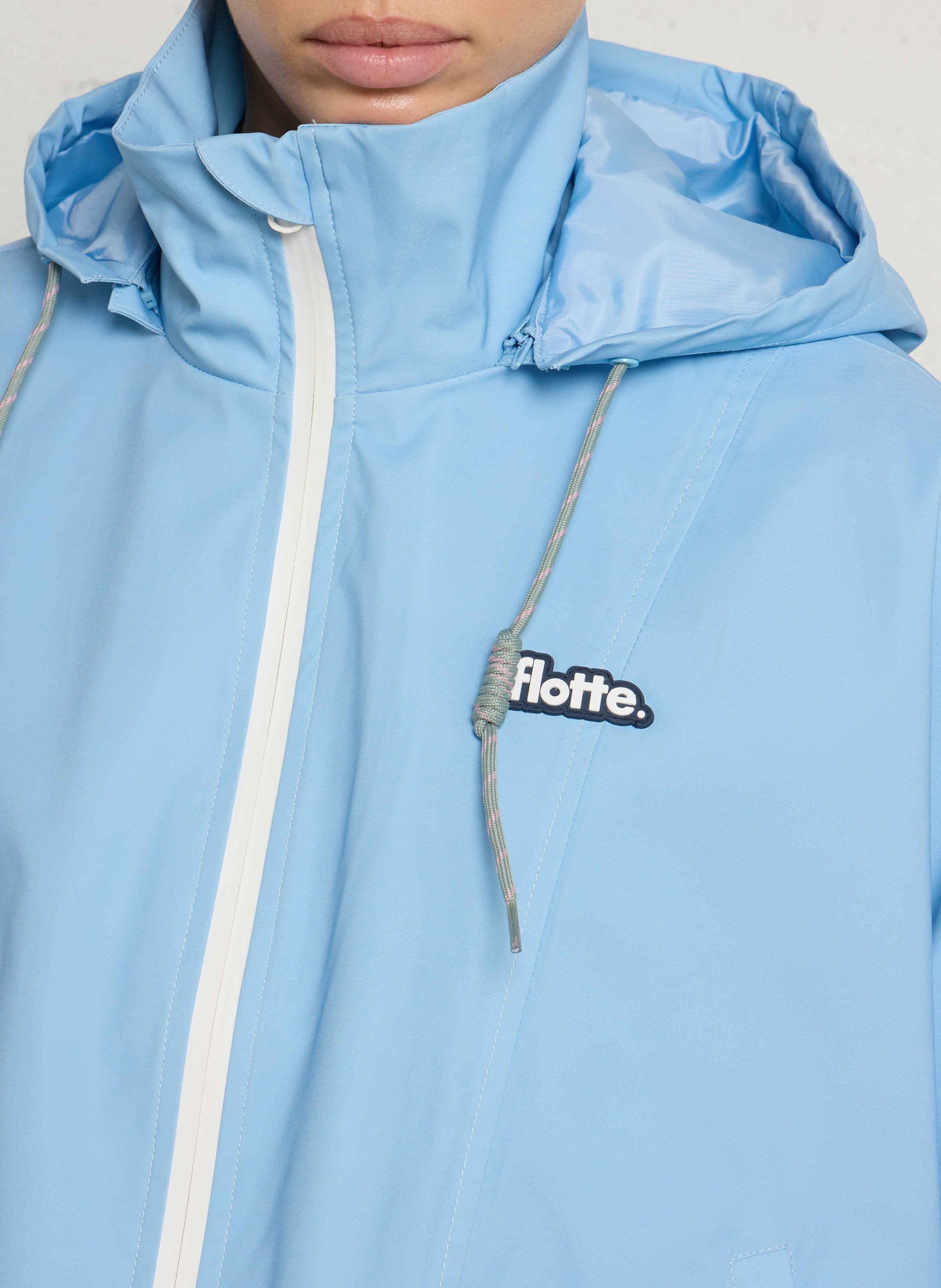 Getailleerde regenjas met opstaande kraag, rits en knopen FLOTTE Blauw