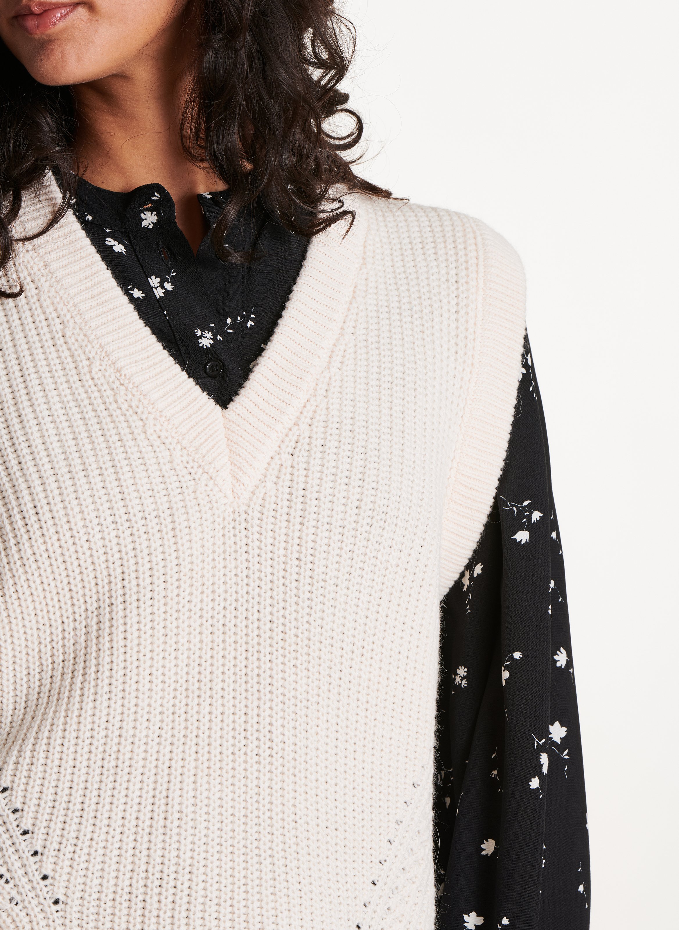 Deep-V two-tone sweater LA FEE MARABOUTEE White