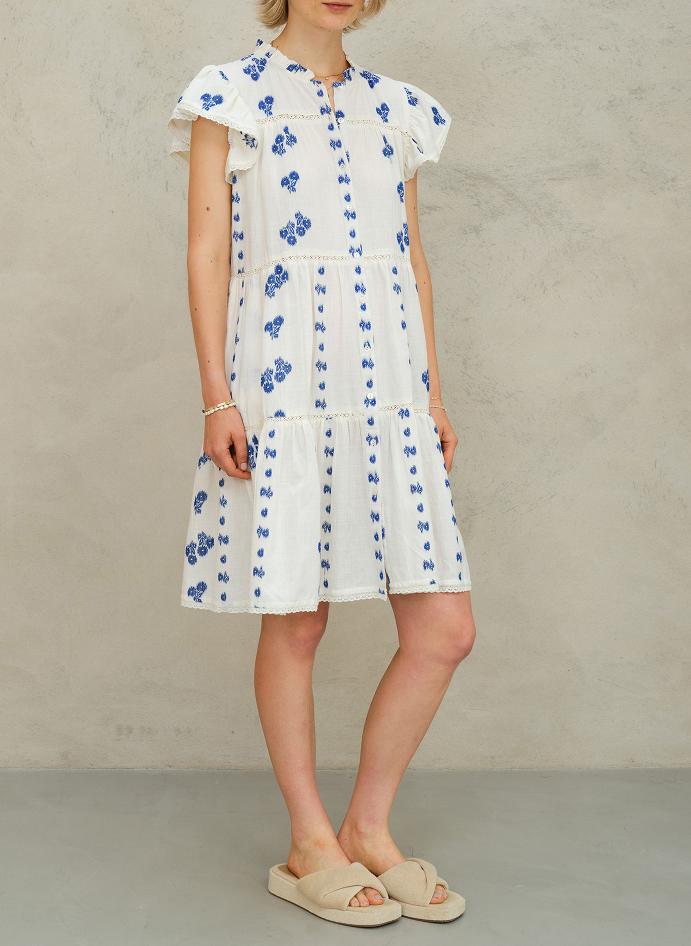 Kurzes Kleid mit Knöpfen und Muster M.A.B.E Blau