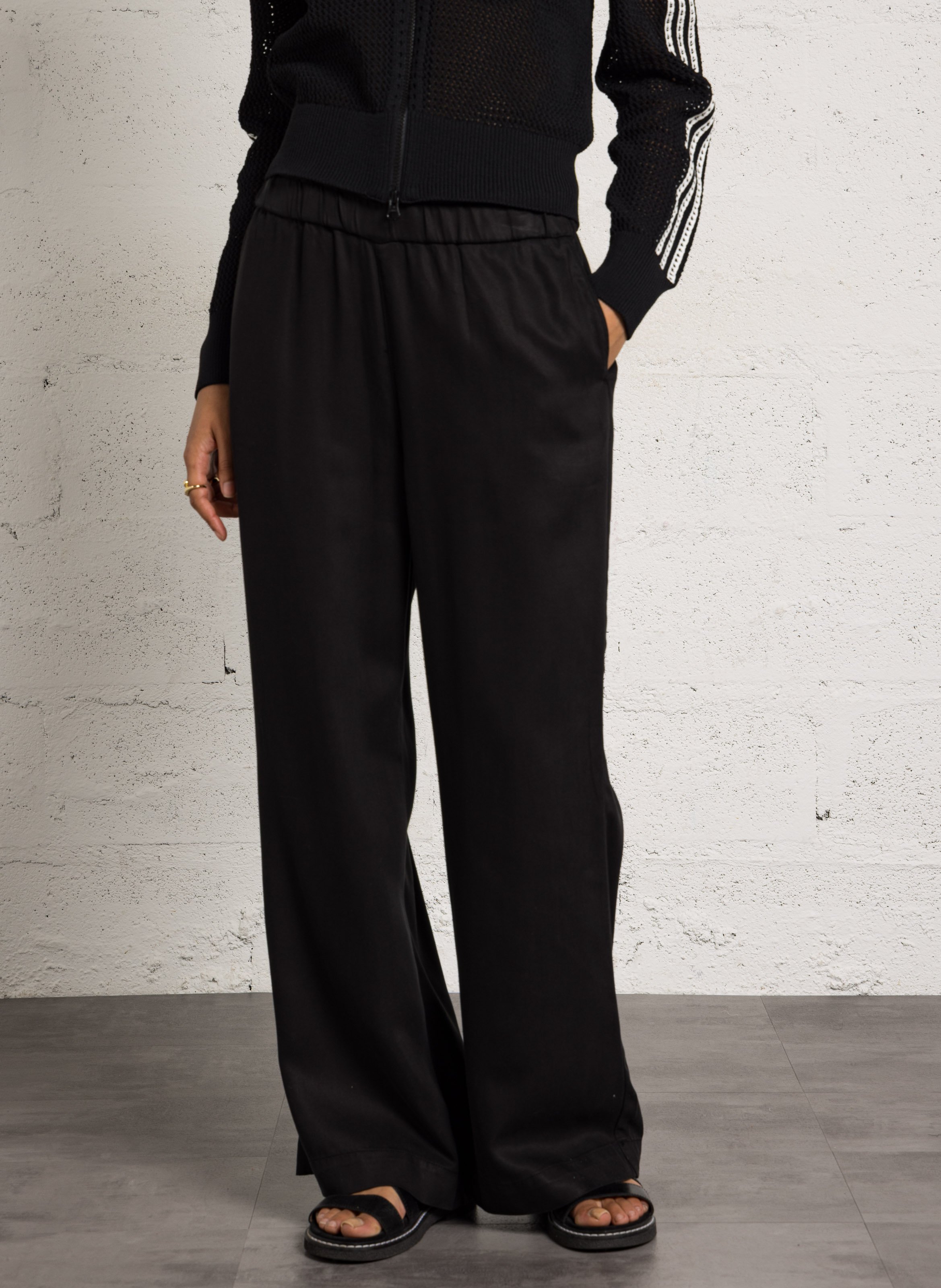 Flared Hose LAB DIP Schwarz