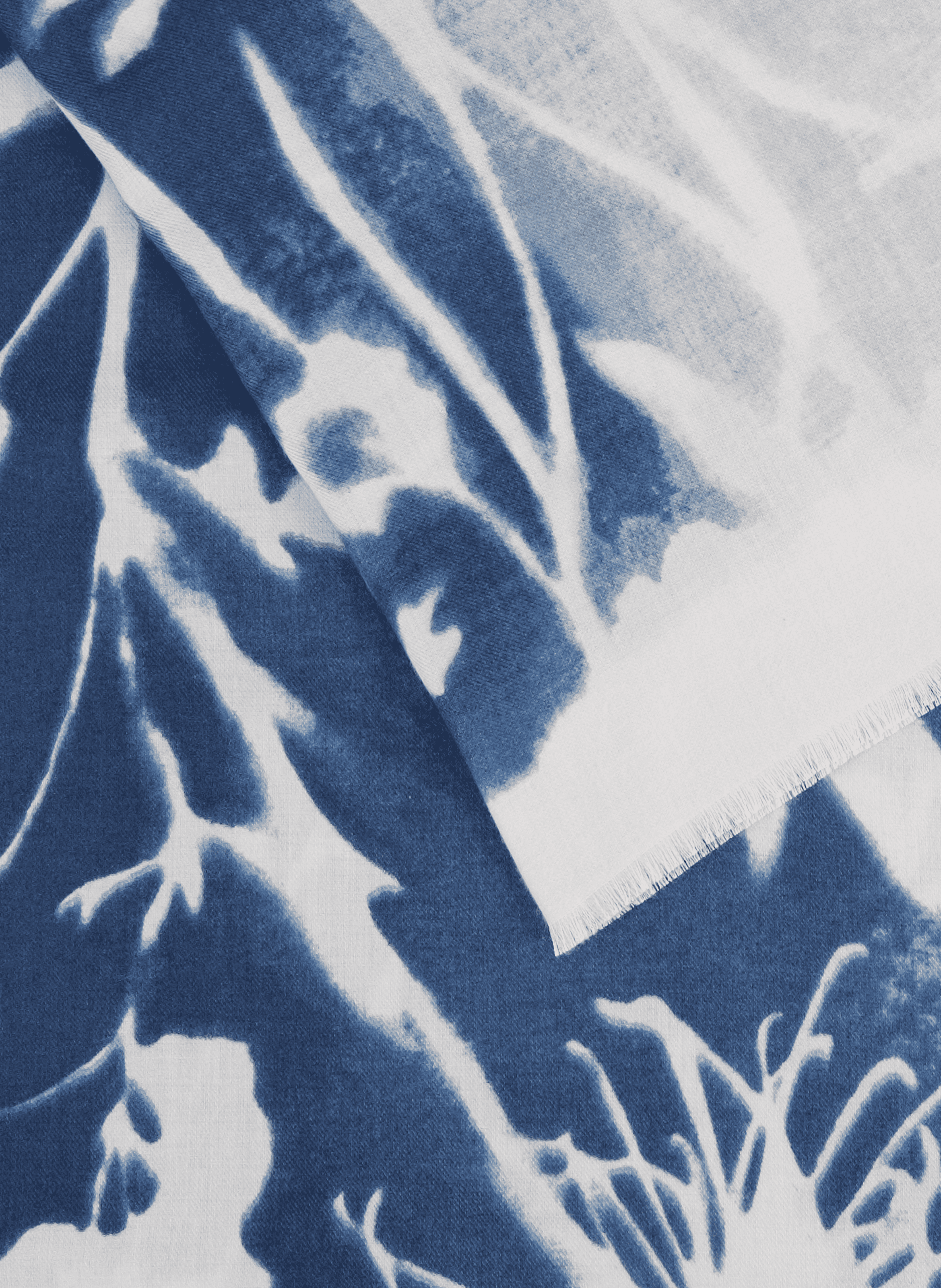 Patterned scarf with fringes AU PRINTEMPS PARIS Blue