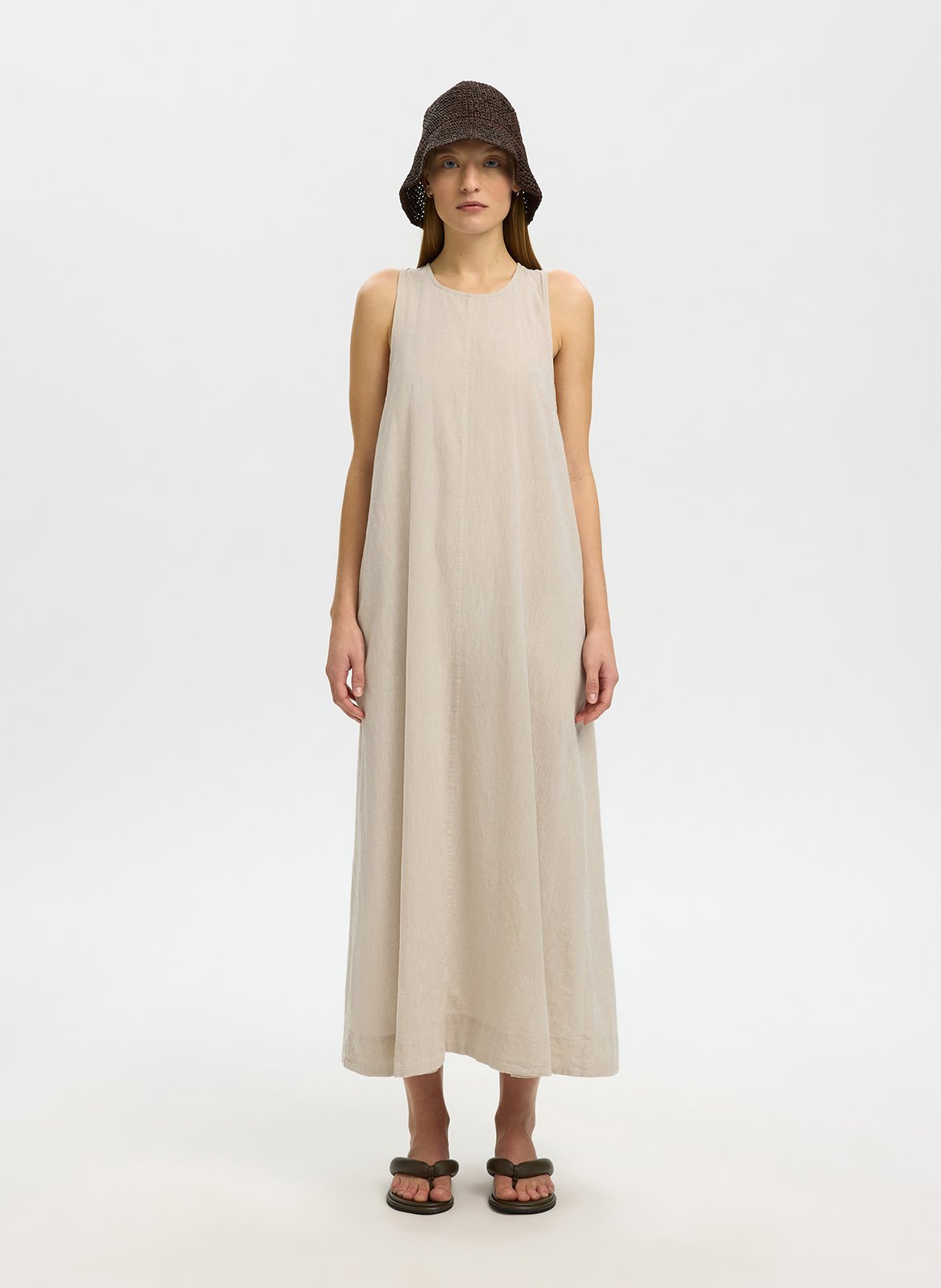 Long round neck dress in blended linen and organic cotton. SELECTED Beige