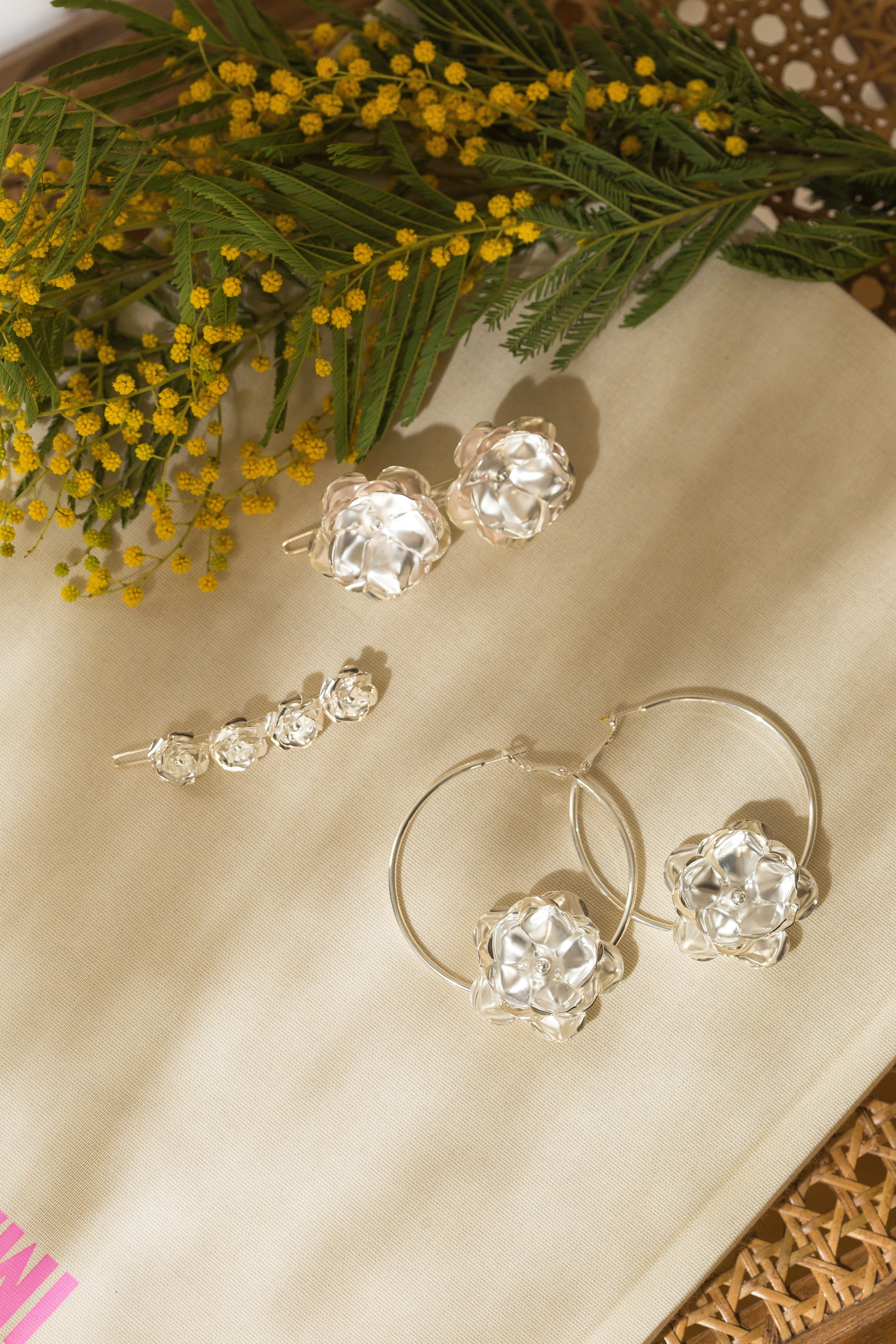 HÉLIOS - Fine gold-plated flower hoop earrings Silver