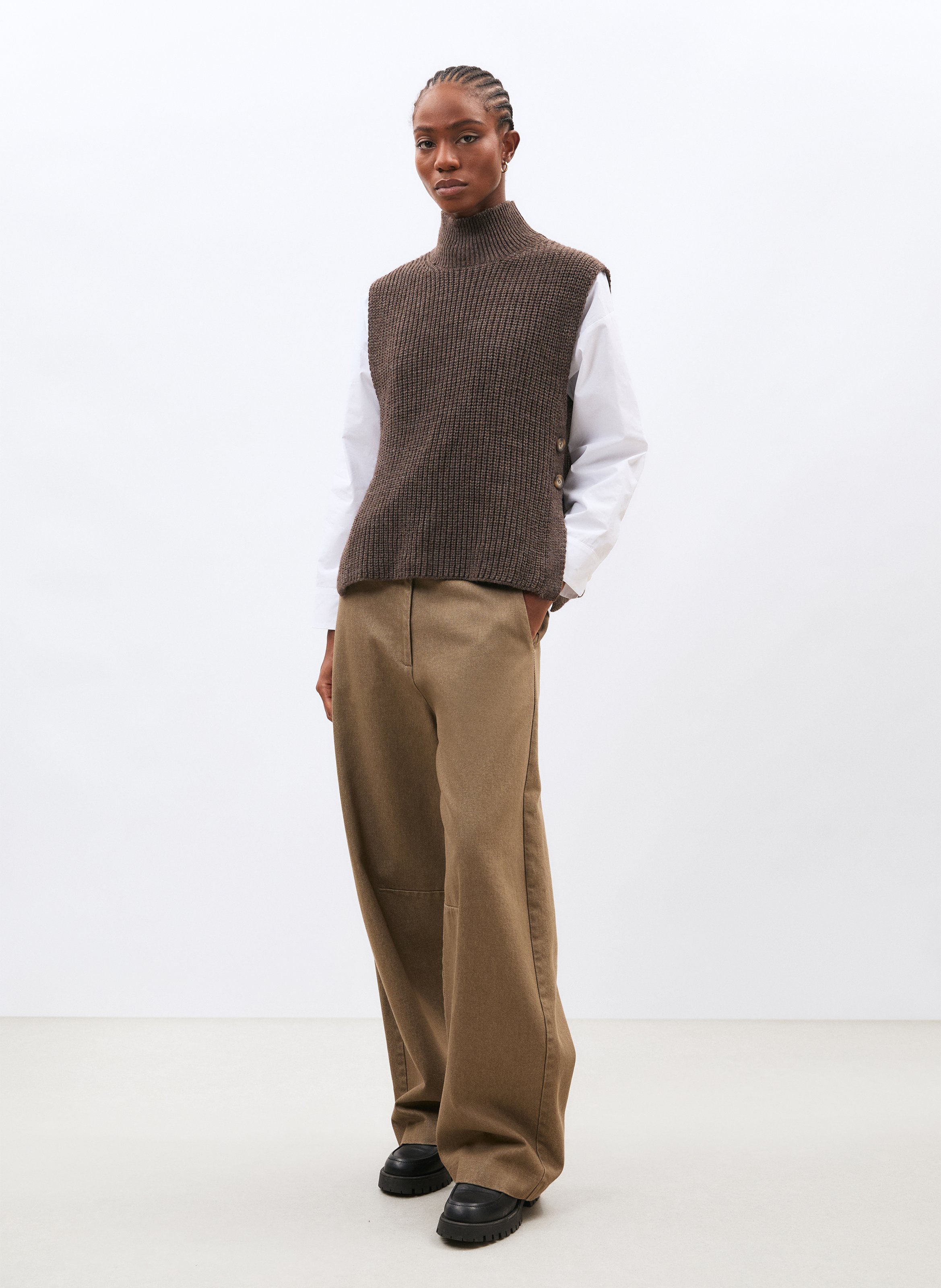 Round-neck sweater HUMILITY Brown