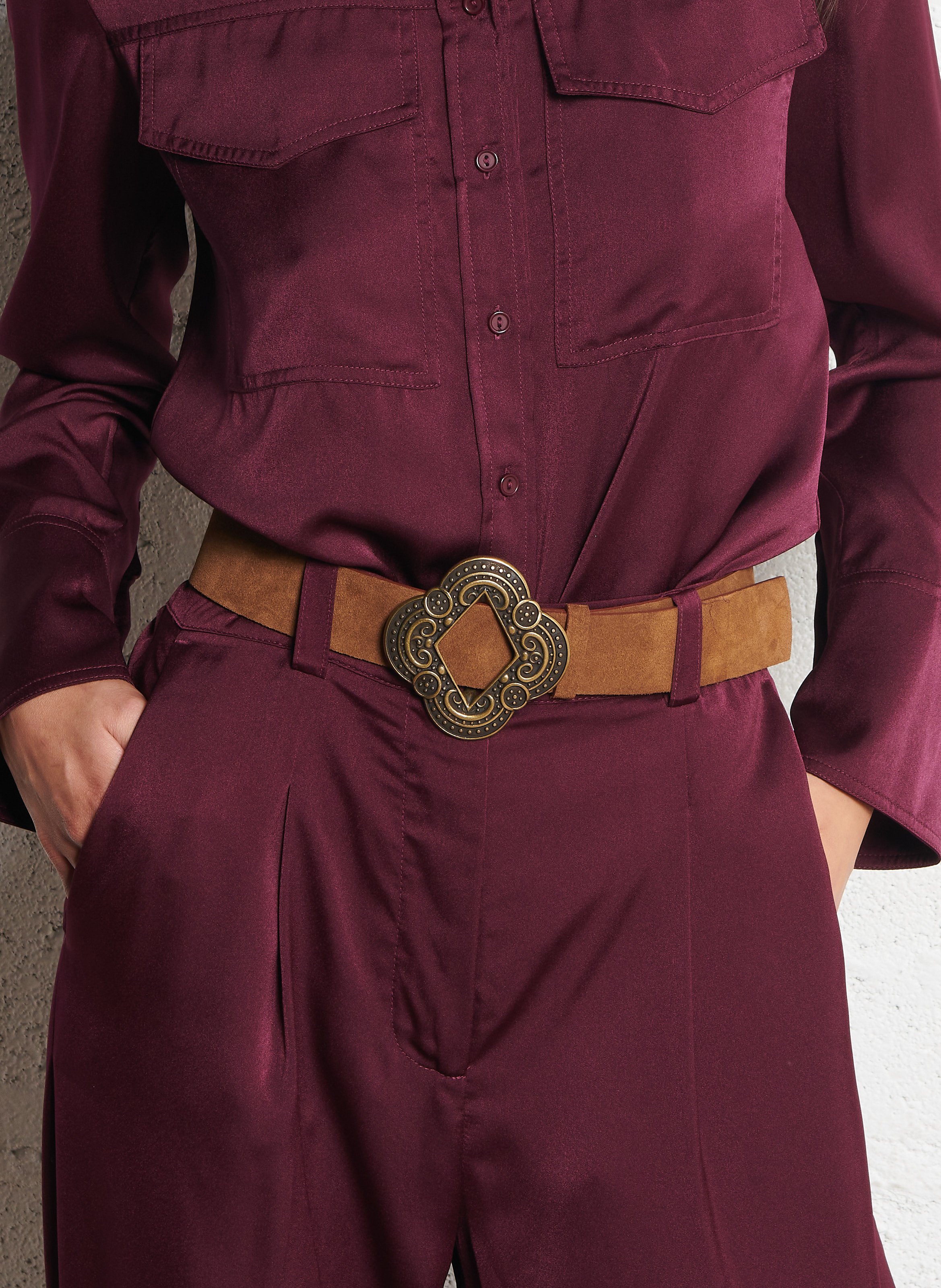 - Gespsluiting. - Breedte: 3 cm.  BA&SH Bruin