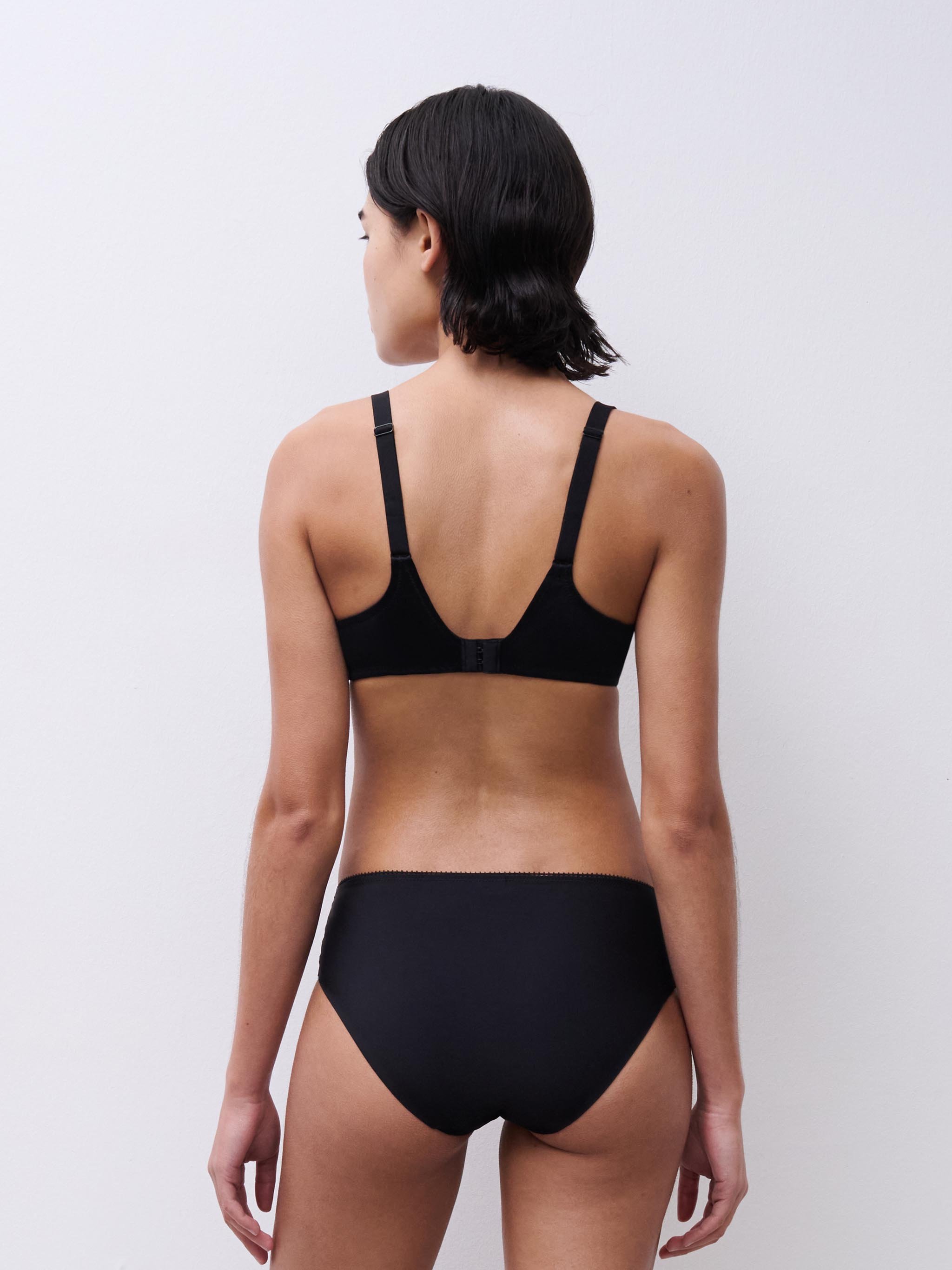 Memory foam full cup bra with embroidery CHANTELLE Black