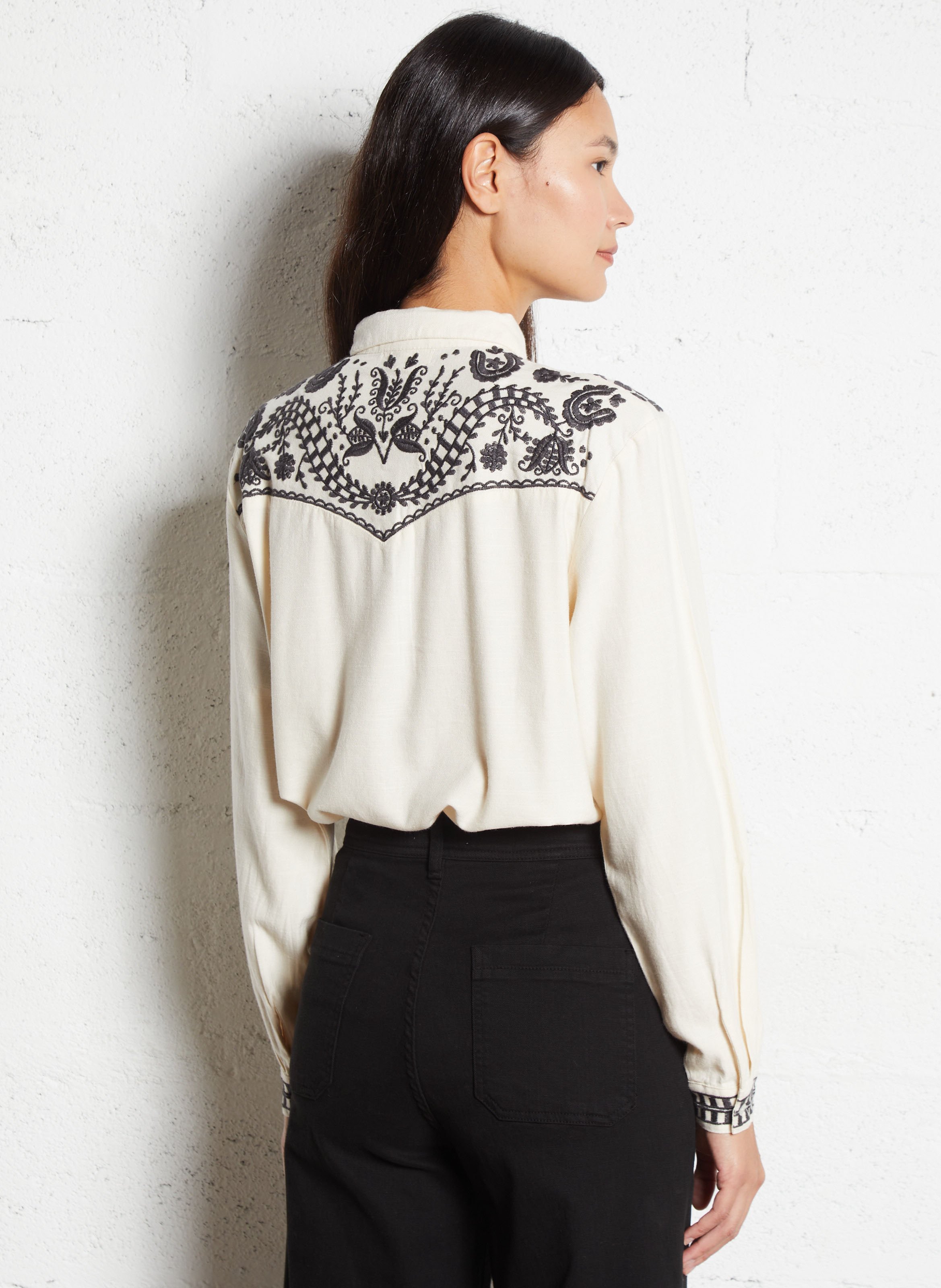 Chemise col classique brodée MAISON HOTEL Black