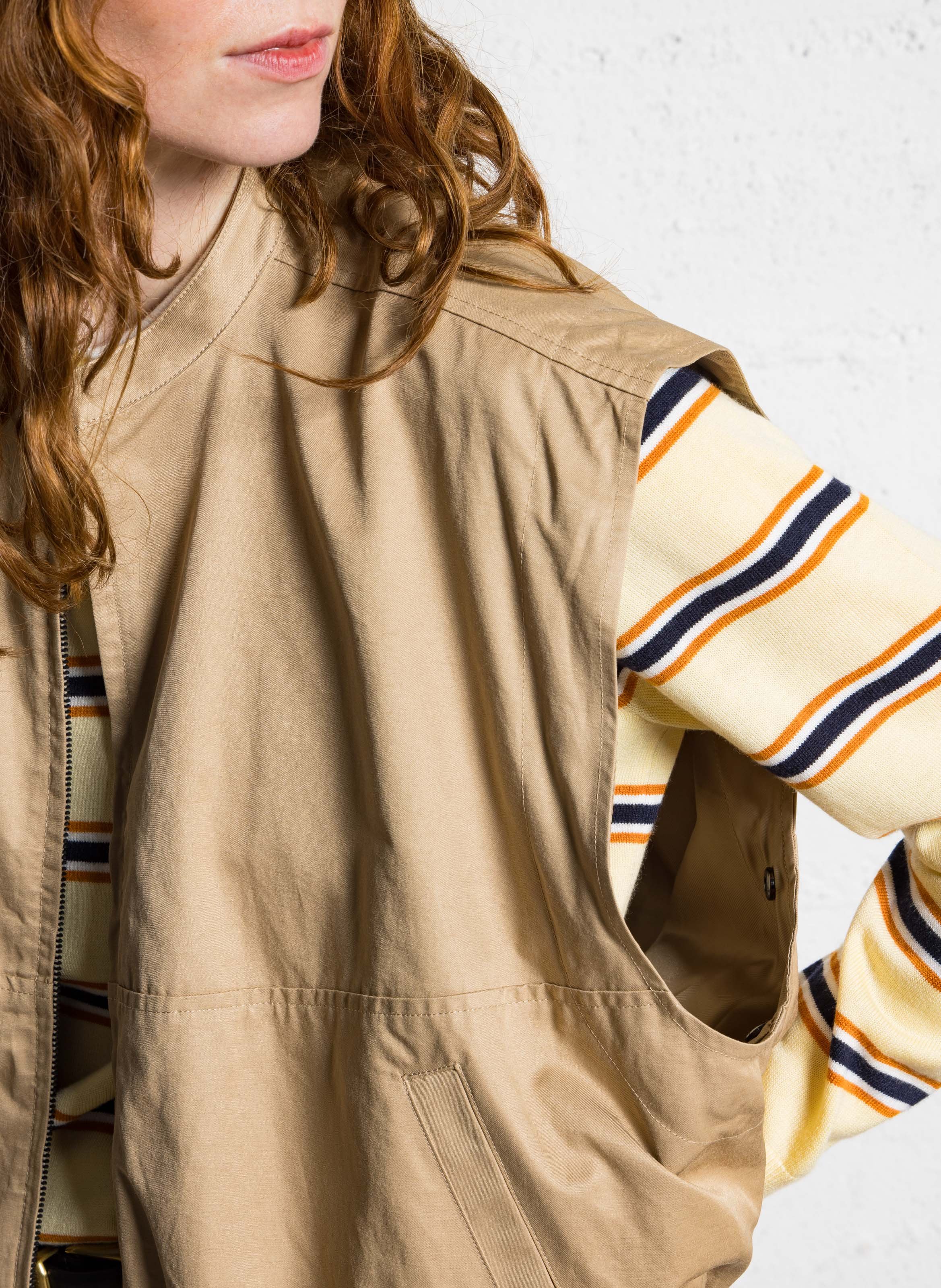 Veste courte unie à manches amovibles SUNCOO Beige