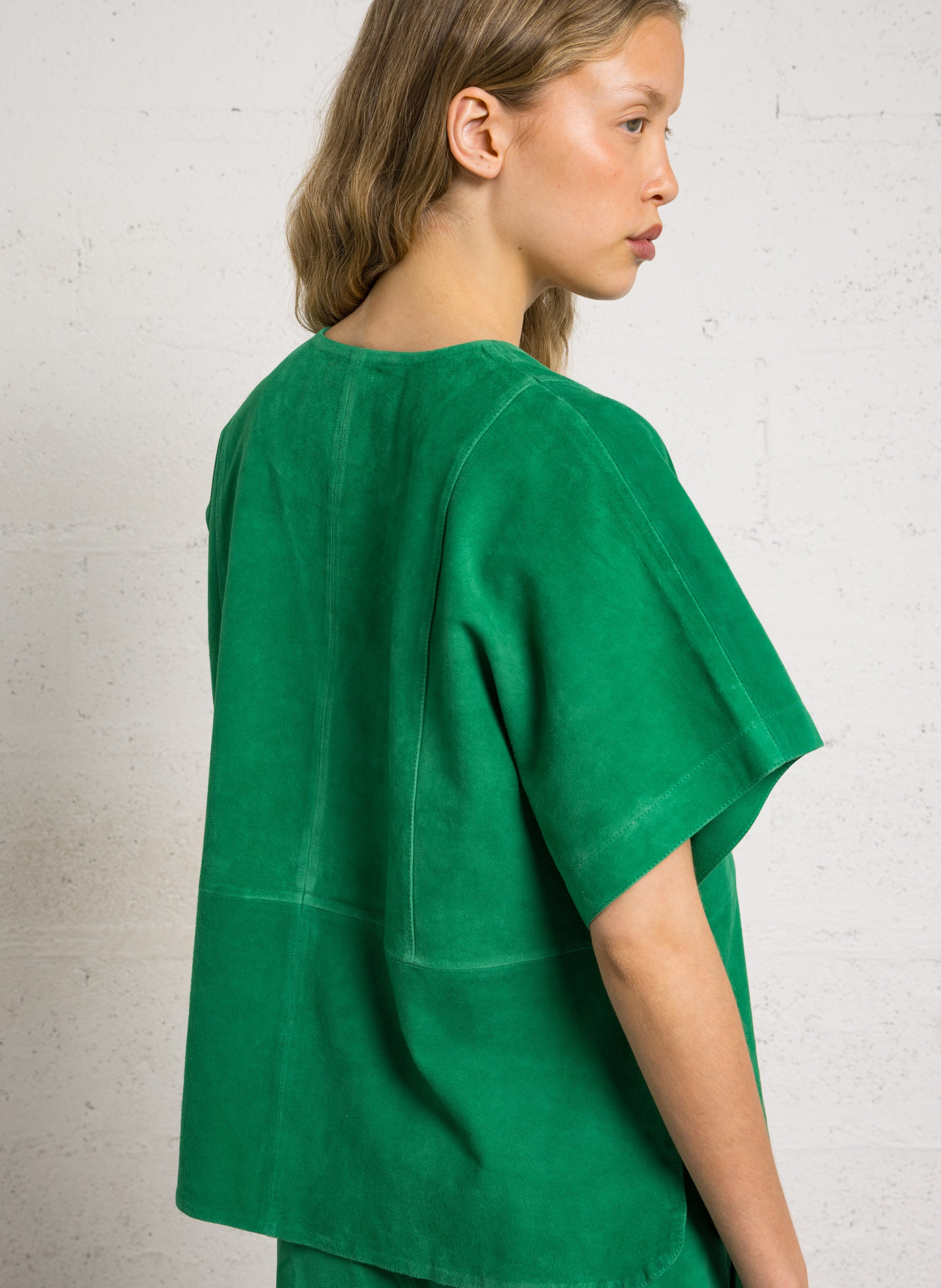 Flared V-neck top with short sleeves in suede BELLEPIECE Green