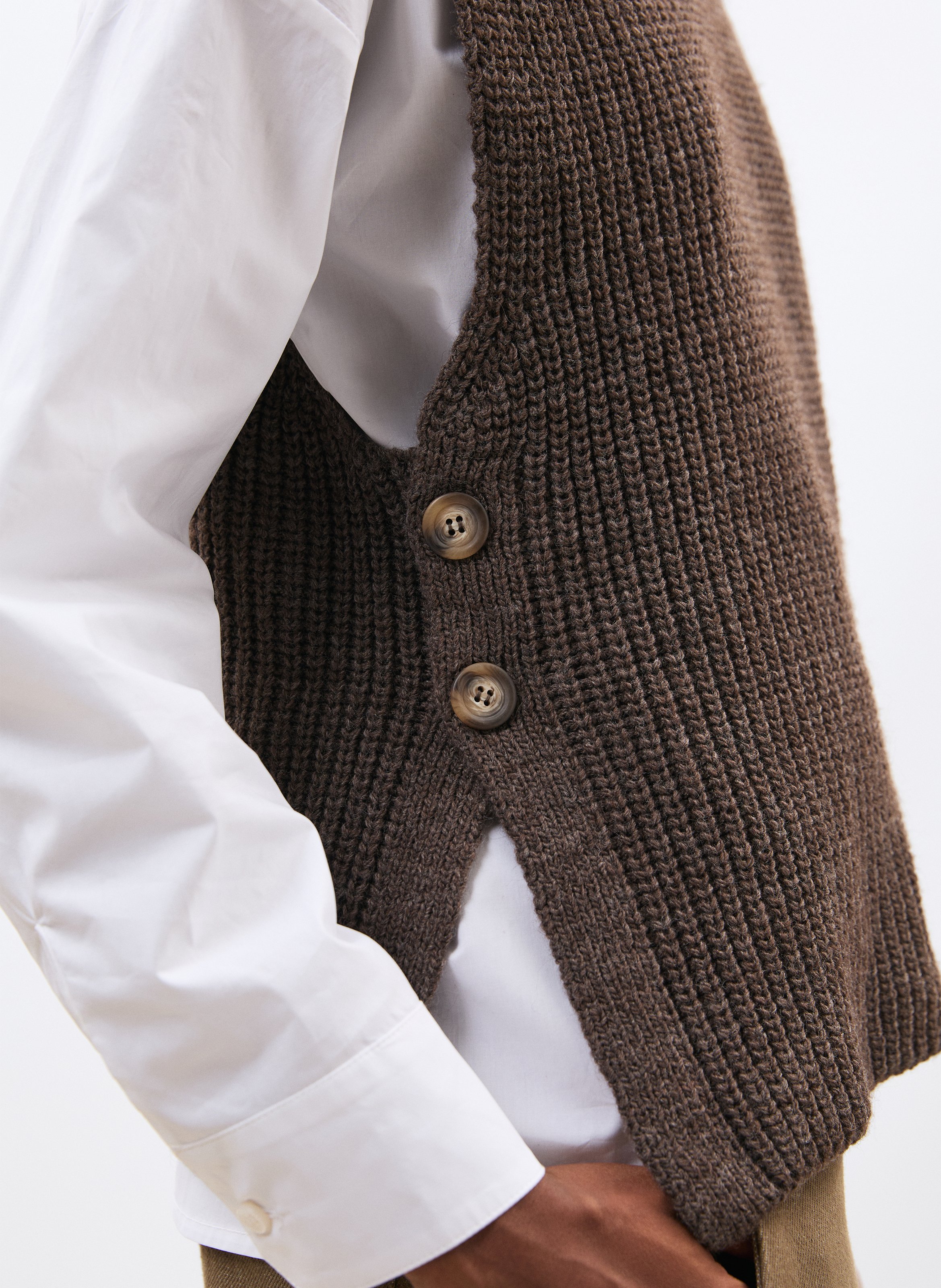 Round-neck sweater HUMILITY Brown