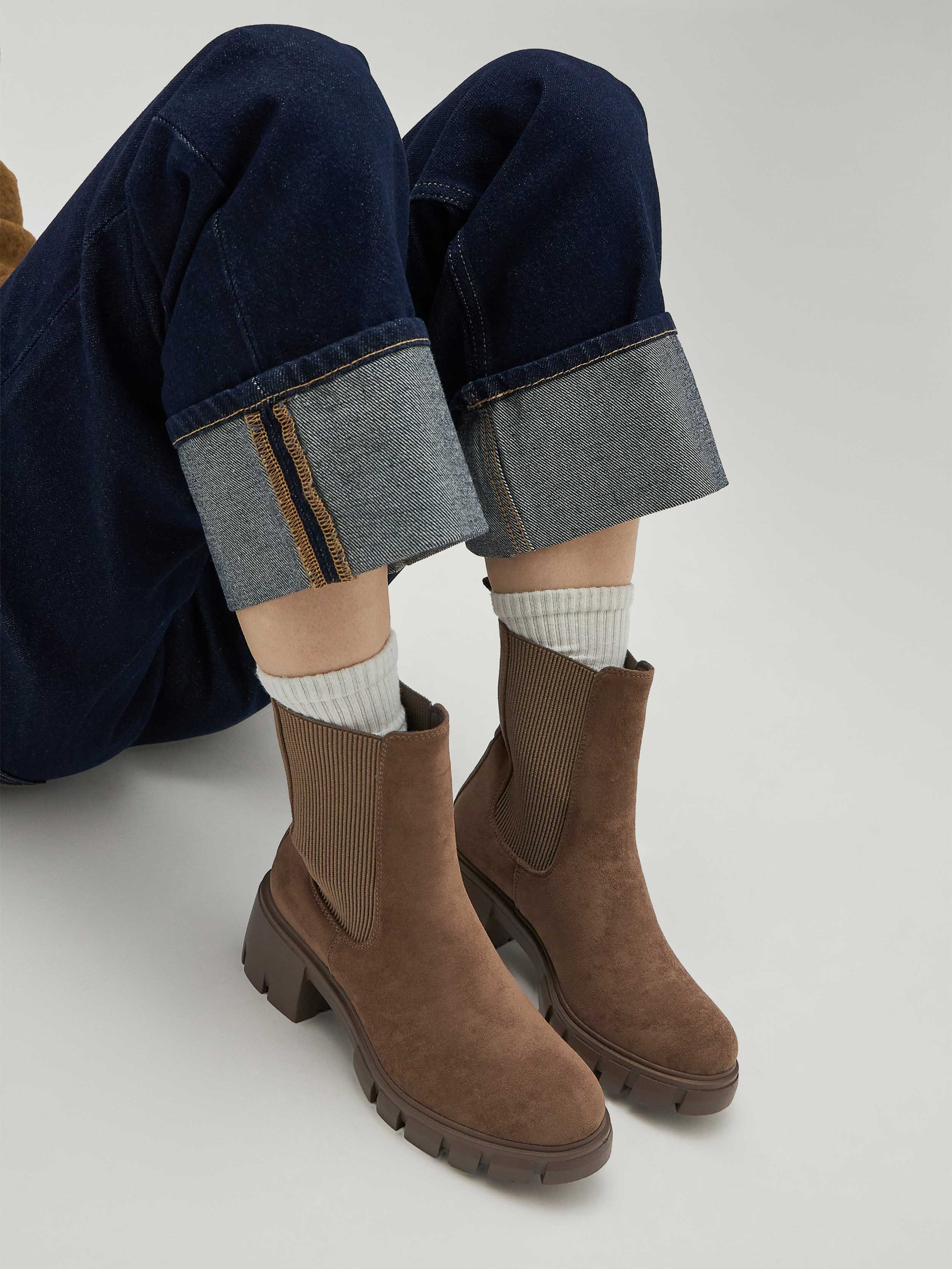 Chelsea suede ankle boots VANESSA WU Beige
