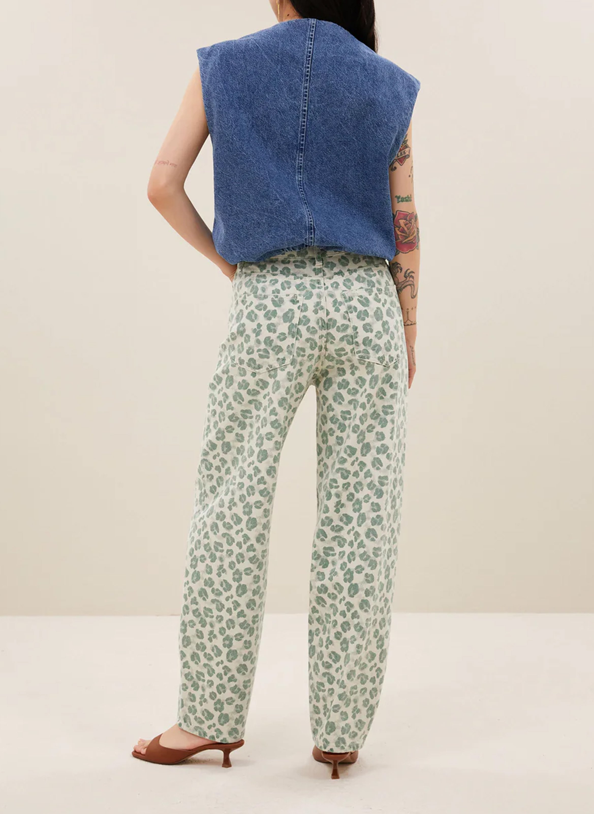 Ärmellose Jeansweste mit Knopfleiste BY BAR Stone-bleached Jeans